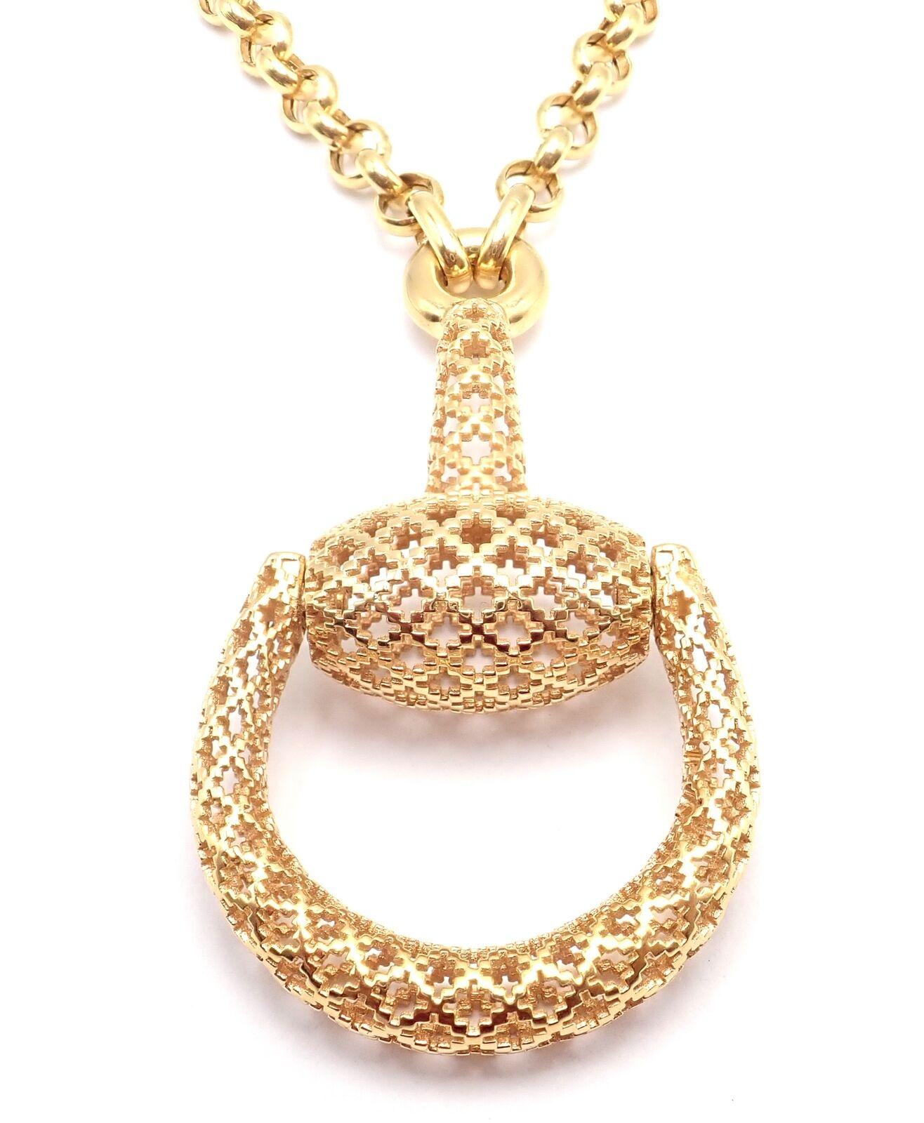 18k yellow gold Large Horsebit Pendant Link Chain Necklace by Gucci.
Details:
Chain Length: 22