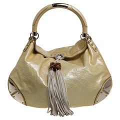 Gucci - Grand sac hobo « Indy » en cuir verni jaune/blanc Guccissima