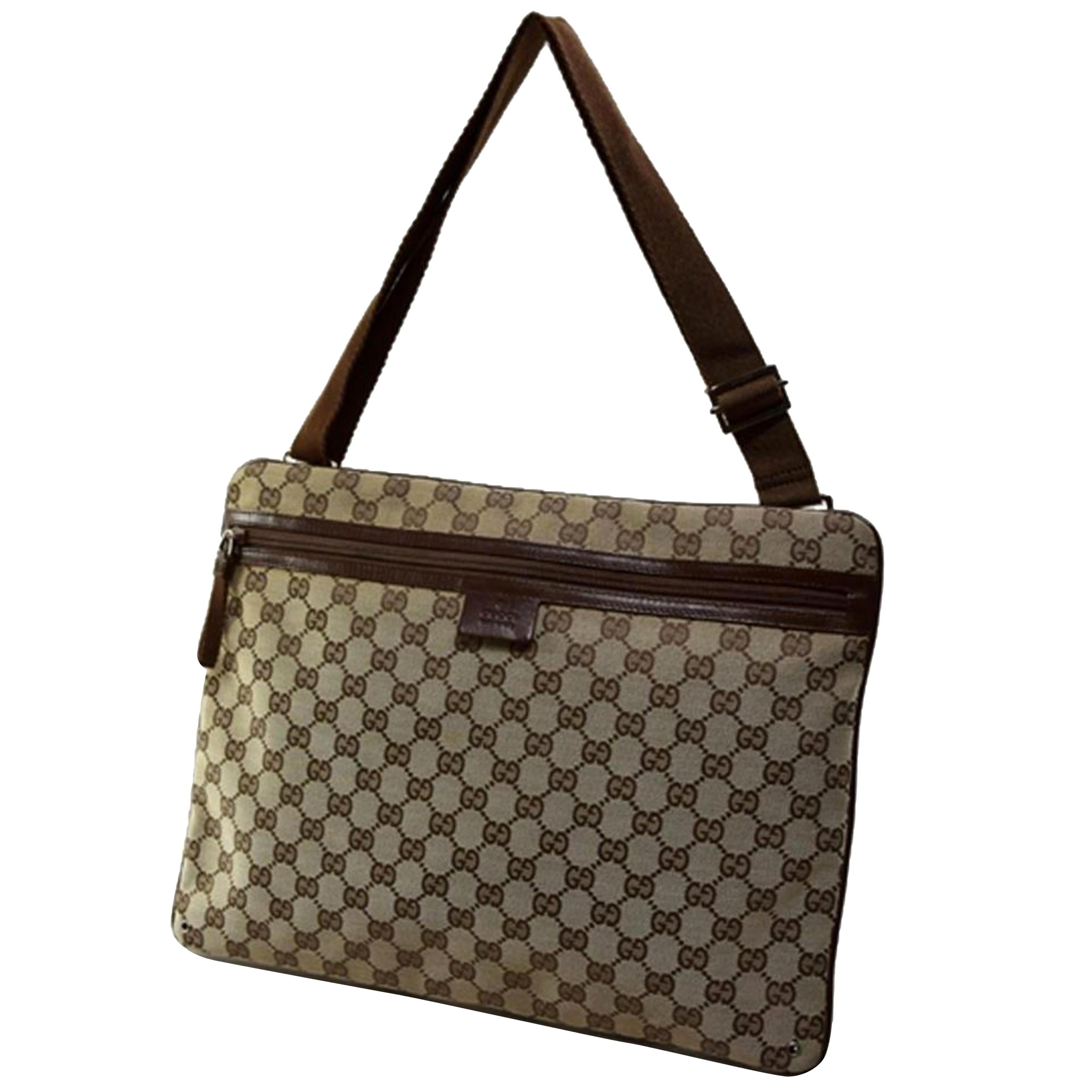 Gucci Large Signature Monogram Messenger 868775 Brown Canvas Cross Body Bag For Sale