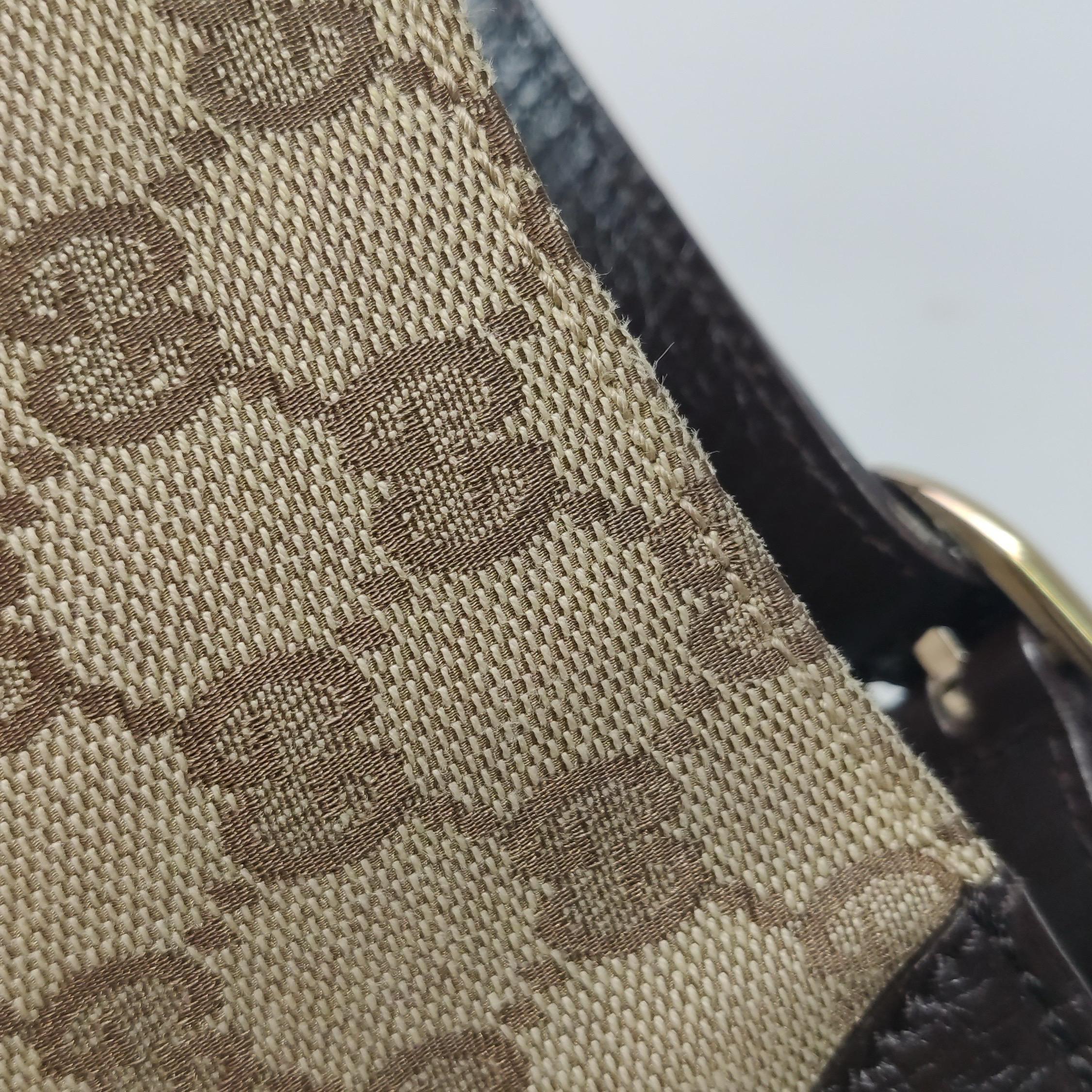 Bolso de hombro grande vintage marrón con monograma y herradura lateral de cuero de Gucci en venta 13