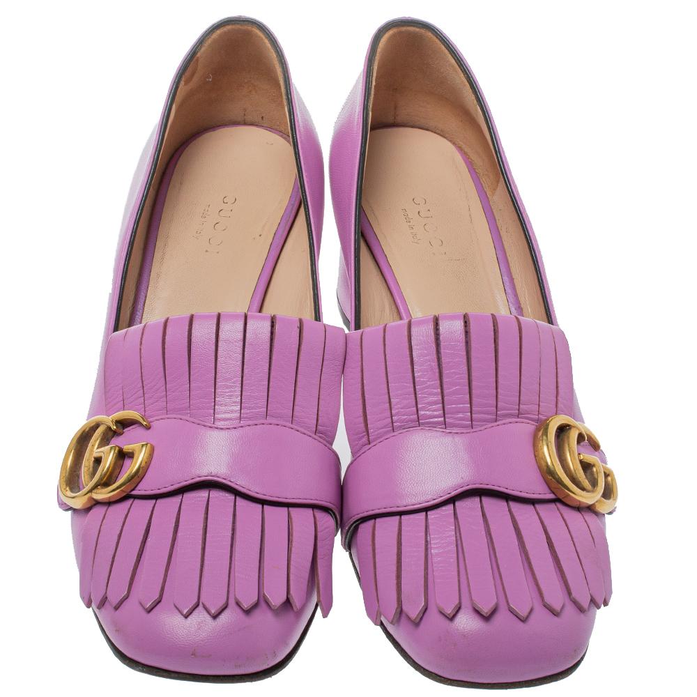This pair of loafer pumps by Gucci is a buy to wear and treasure. The lavender pumps have been crafted from leather and styled with folded fringes and the brand's signature GG on the vamps. Square toes and a set of block heels complete the pair.

