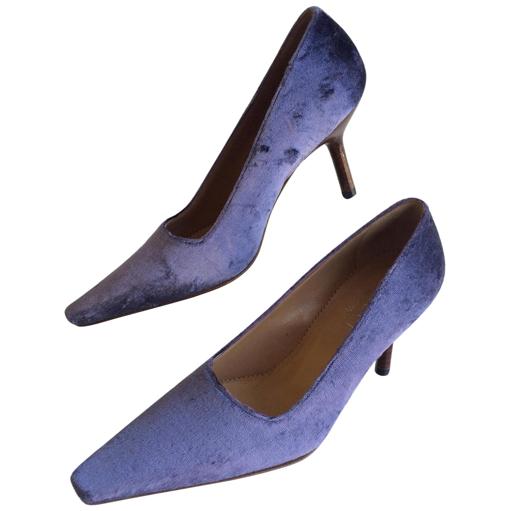 Gucci Lavender Velvet Pumps  For Sale