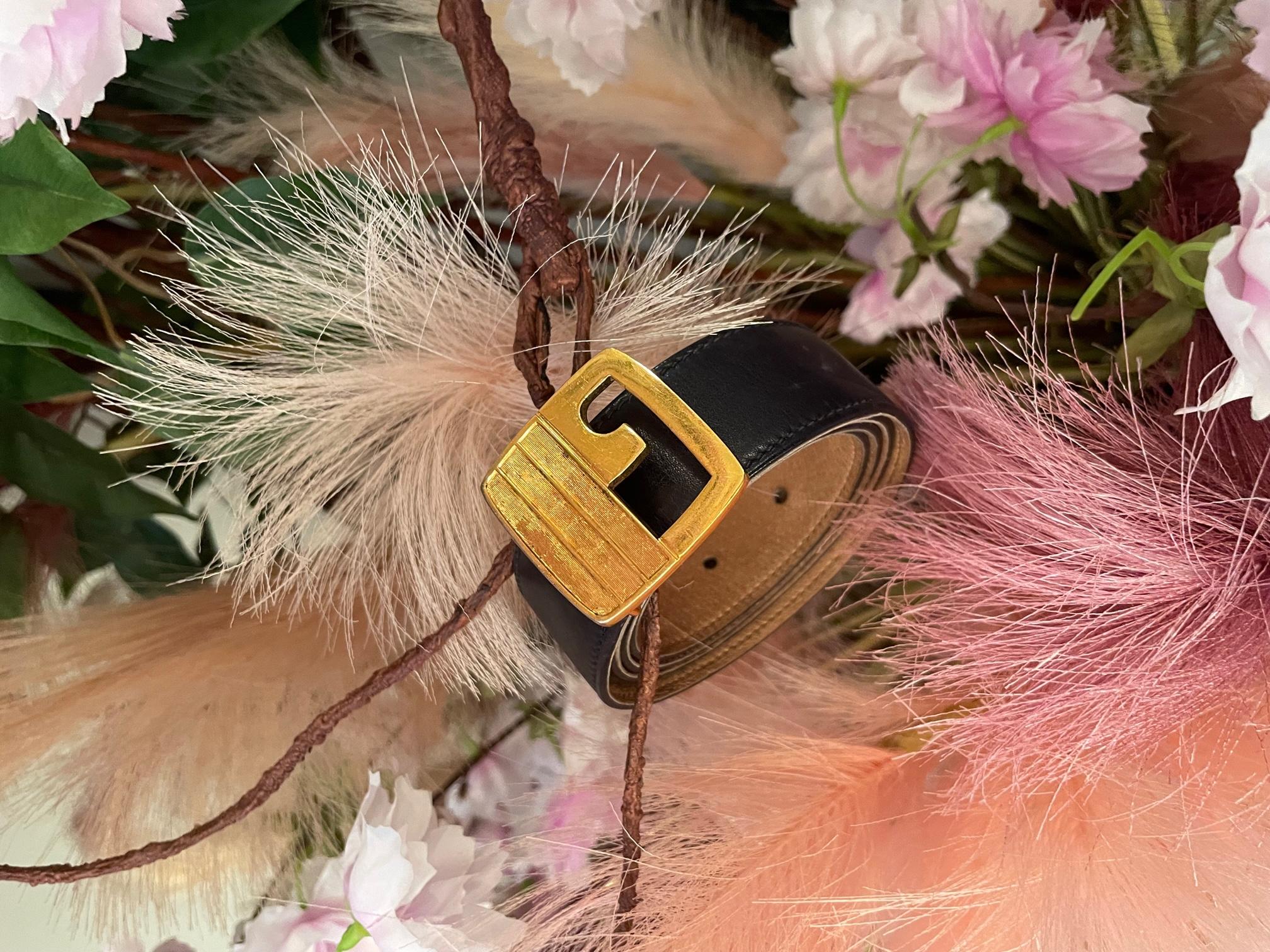 De las mujeres Cinturón de piel y metal dorado GUCCI, Marca original en venta
