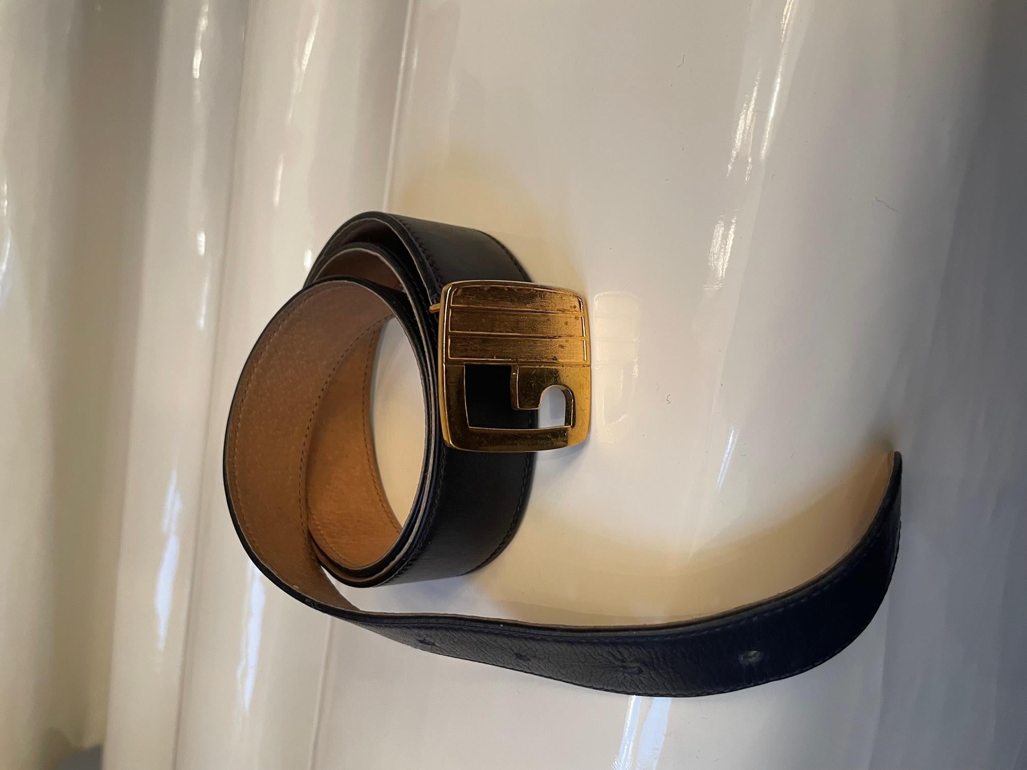 GUCCI Ceinture en cuir et métal doré, marque d'origine en vente 2