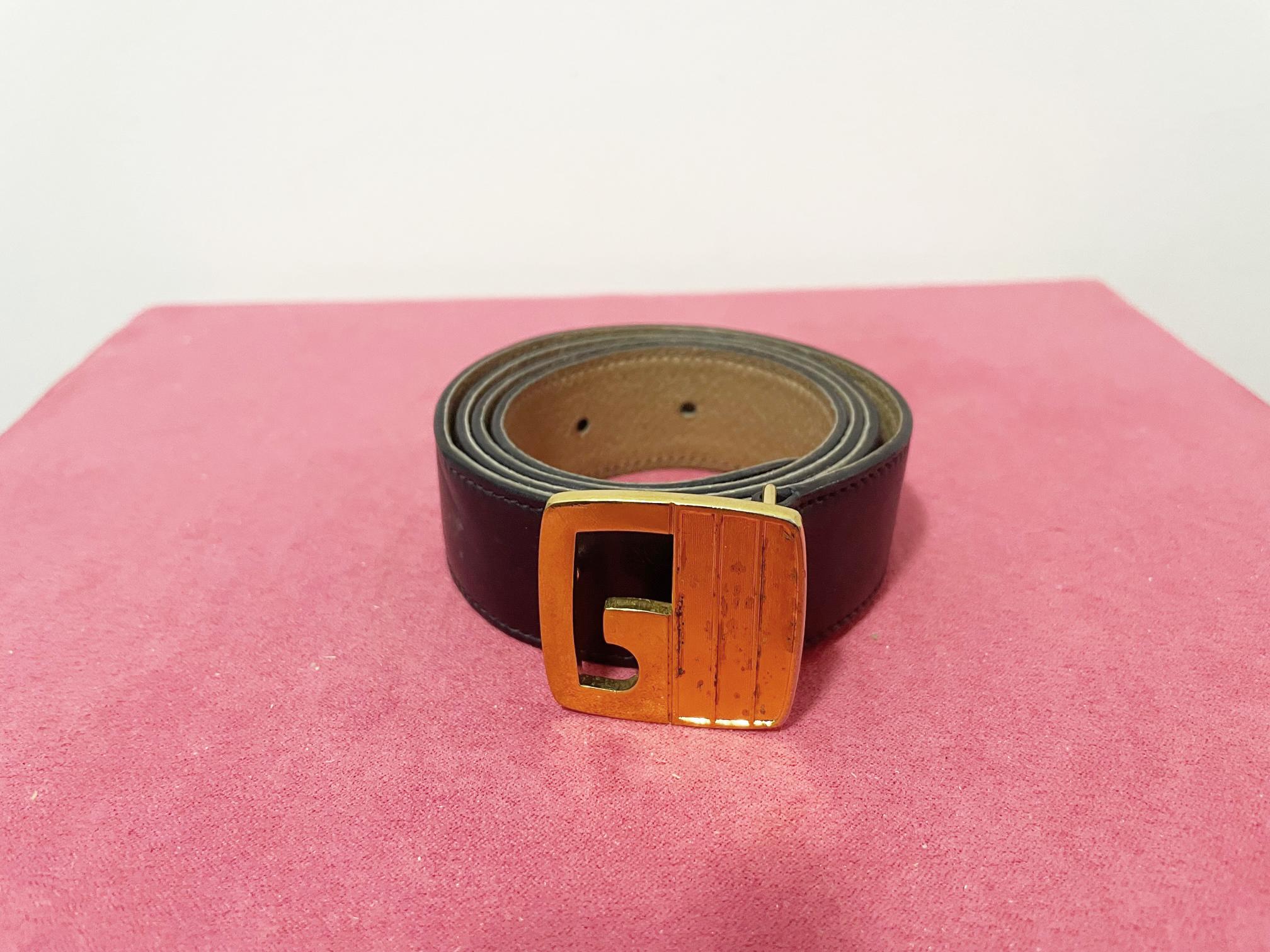 GUCCI Ceinture en cuir et métal doré, marque d'origine en vente 5