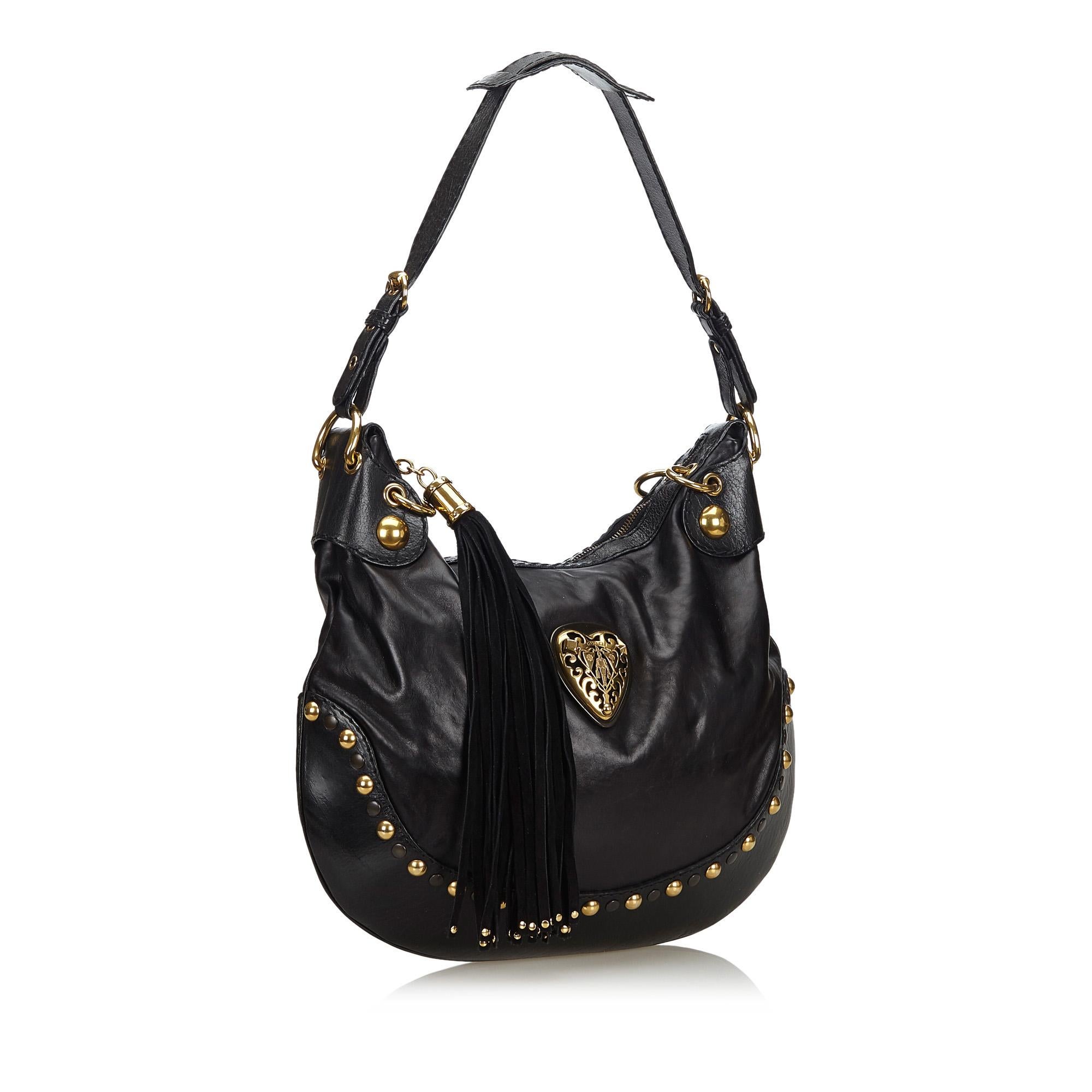 Gucci Leather Babouska Hobo Bag

This babouska hobo features a leather body with stud details, a flat leather strap, a suede fringe detail, a top zip closure, and an interior zip pocket. 

Approx. 
Length: 32 cm. Width: 40 cm. Depth: 2 cm. 
Drop: 23