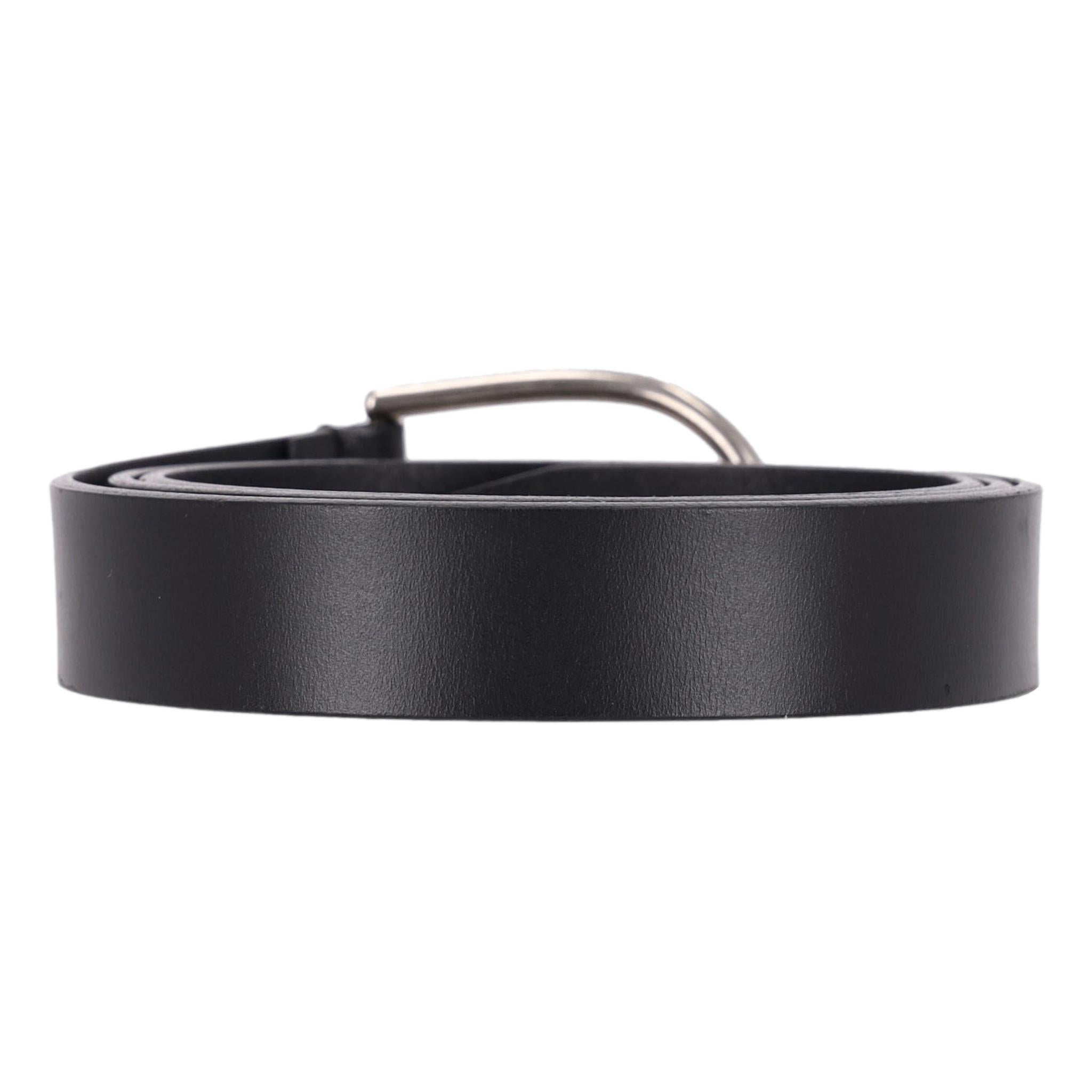 Gucci Leather Belt

Black classic belt designed with a silver buckle featuring 'Gucci' engravement.

Rrp Approx. £400

Size – 110cm

Condition – Very Good (Some scratches)

Composition – Leather

Comes with – Belt Only