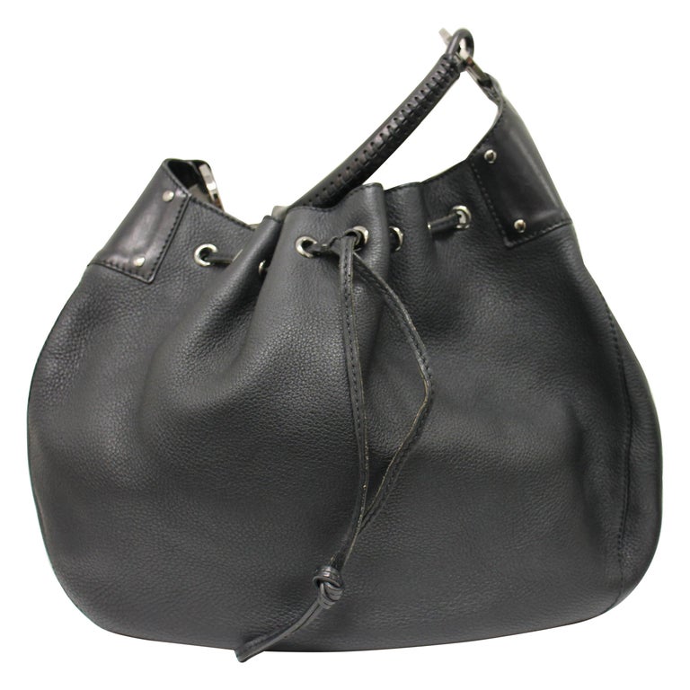 Gucci Leather Bucket Shoulder Bag For Sale at 1stdibs