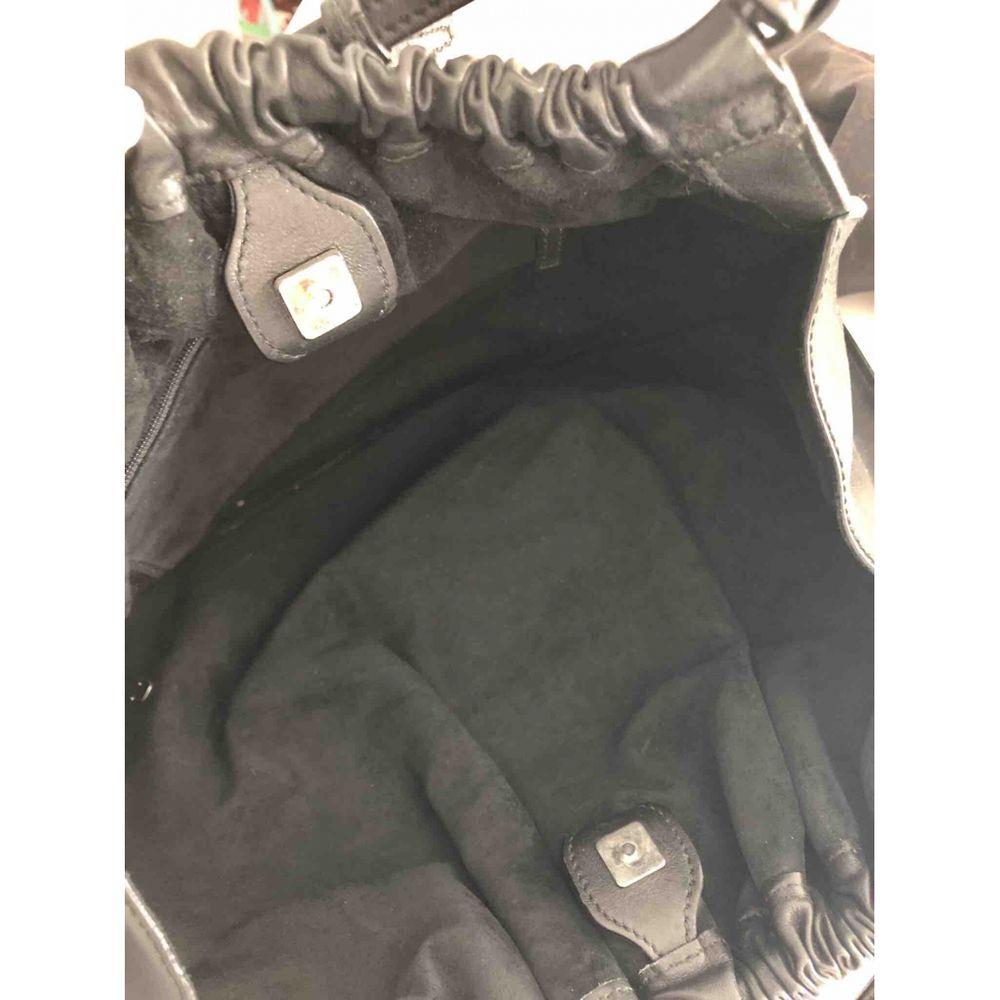 Gucci Leather Handbag in Black 2