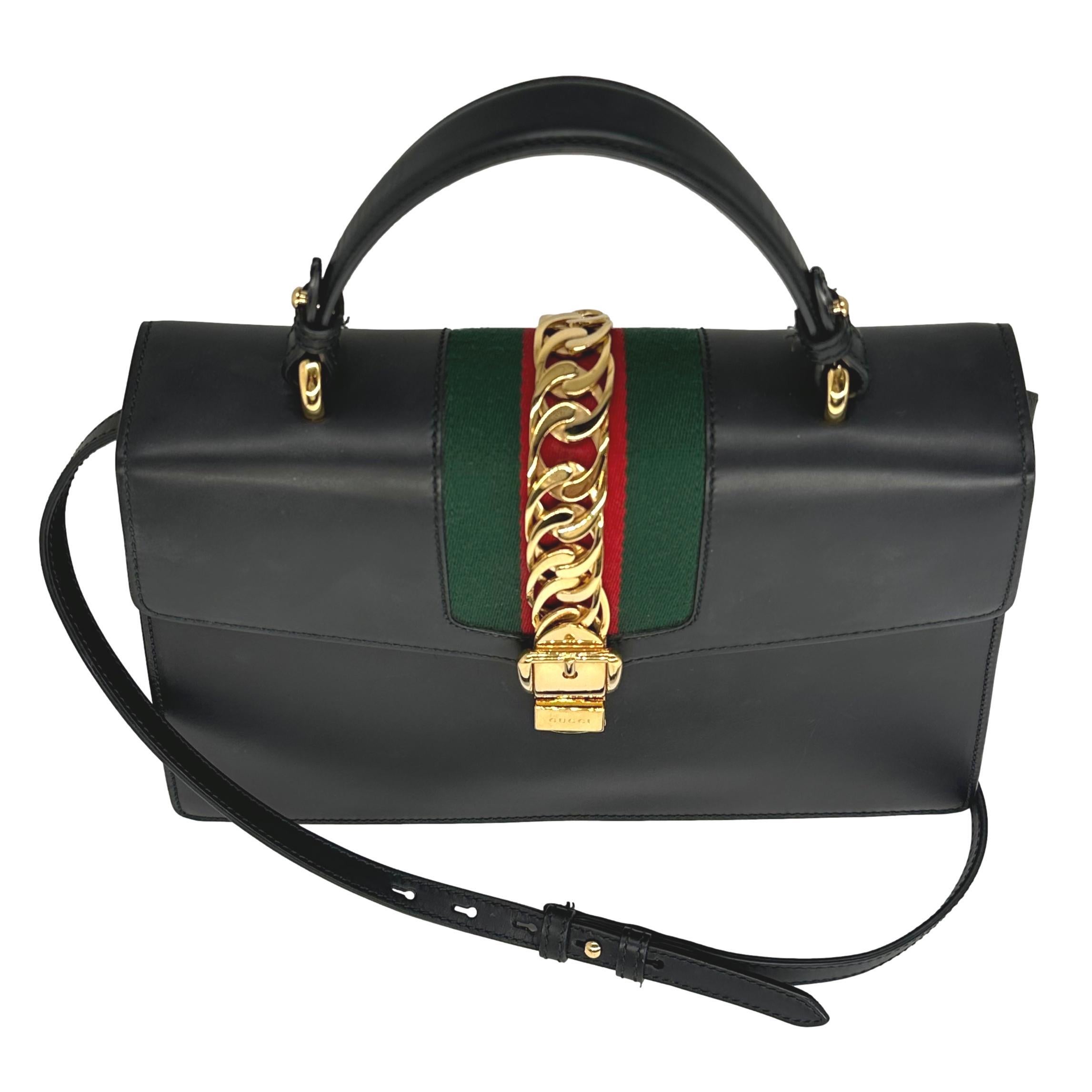 Sac à bandoulière Gucci en cuir moyen Sylvie Web Chain Belt Lock à poignée supérieure, 2018.  en vente 1