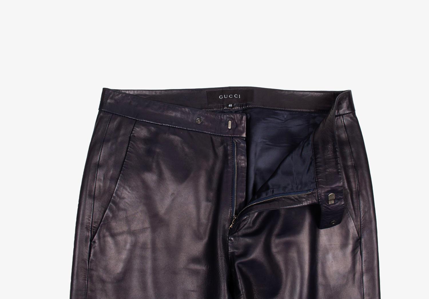 100% echte Gucci Lederhose mit weitem Bein, nocode
Farbe: dunkelviolett
(Eine tatsächliche Farbe kann ein wenig variieren aufgrund individueller Computer-Bildschirm Interpretation)
MATERIAL: 100% Leder
Tag Größe: ITA48-M/L
Diese Hose ist von