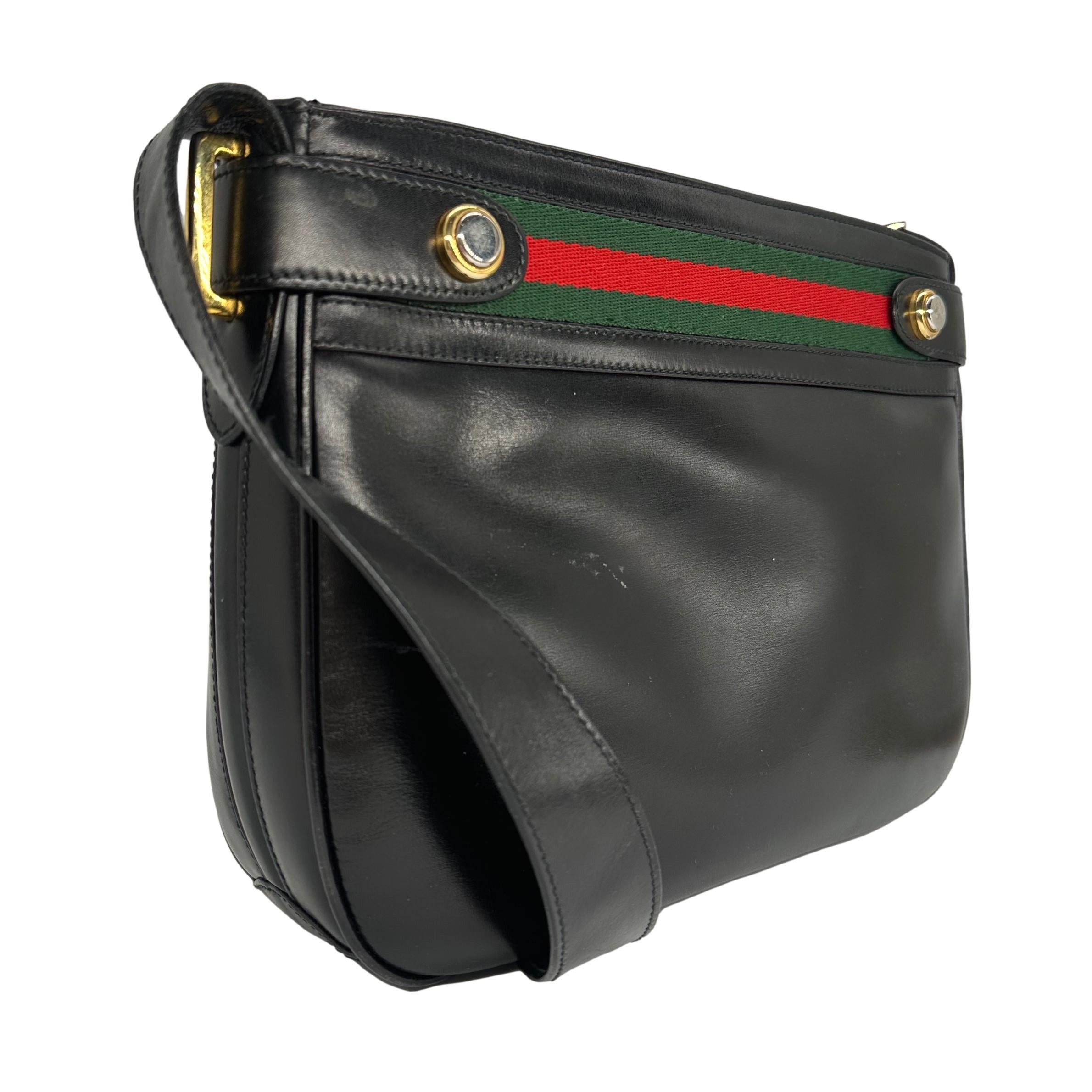 Gucci Leather Vintage Sherry Web Line Leather Crossbody Shoulder Bag, 1980.  In Good Condition For Sale In Banner Elk, NC