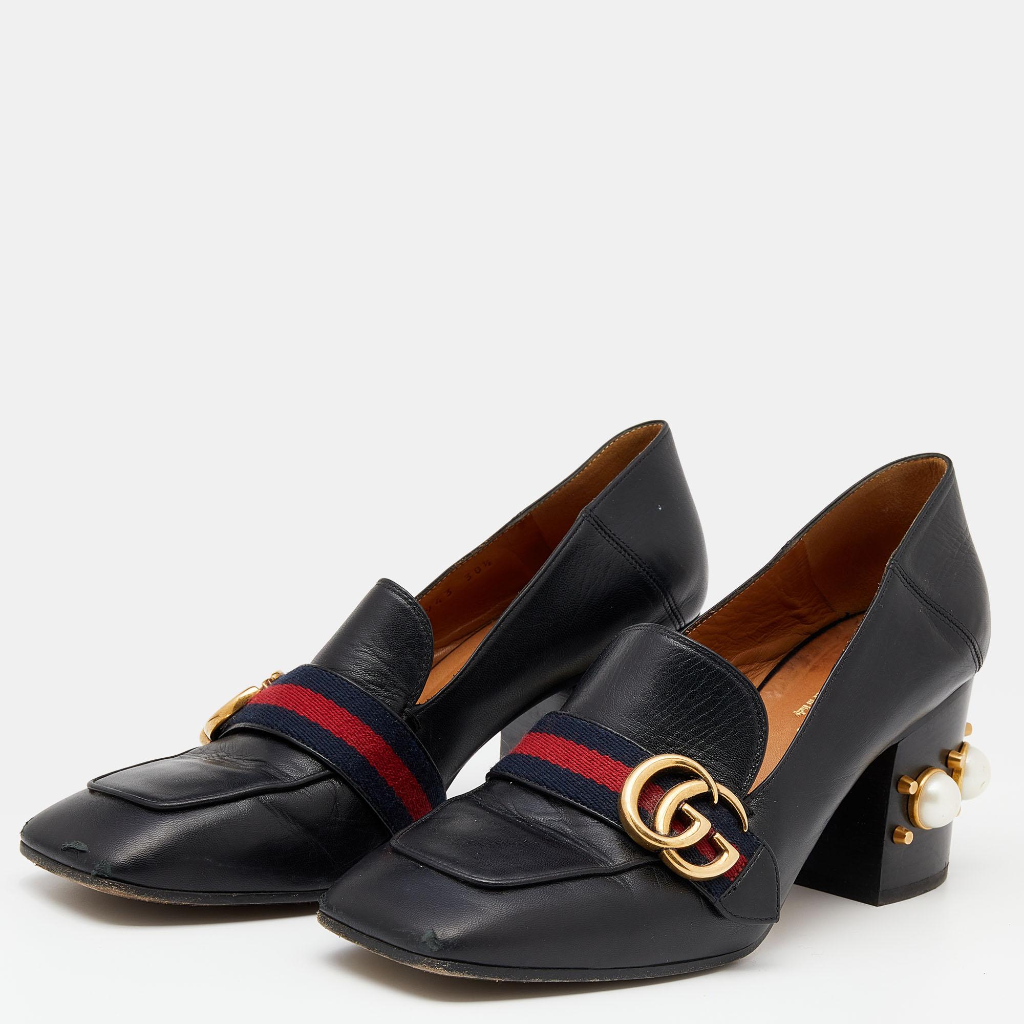Brimming with signature details, these Gucci loafer leather pumps will certainly bring you a fashionable look. The uppers have a gold-tone GG motif and the Web trim while the heels are decorated with faux pearls and studs. Revamp your footwear