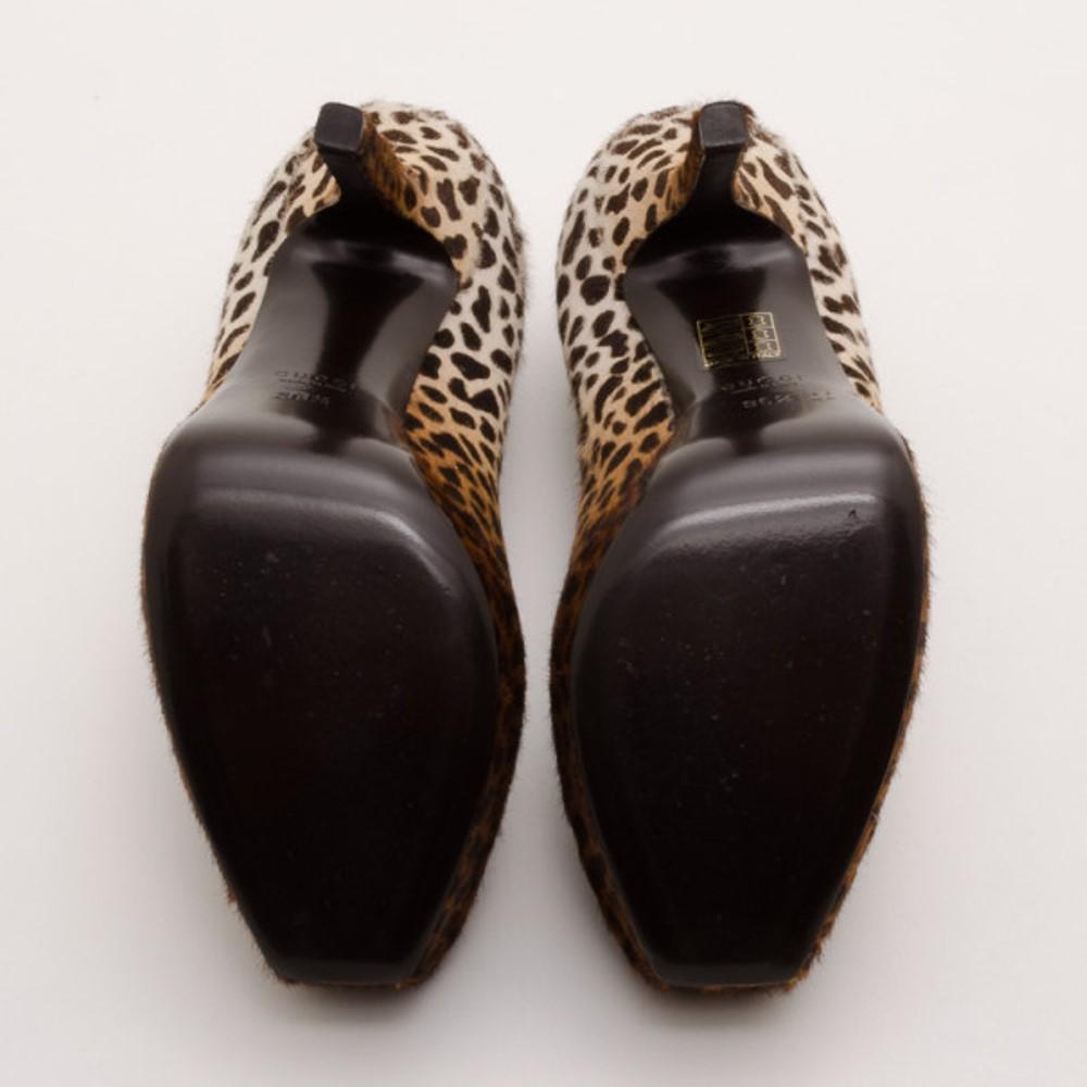 Gucci Leopard Print Calf-Hair Platform Pumps Size 36.5 In New Condition In Dubai, Al Qouz 2