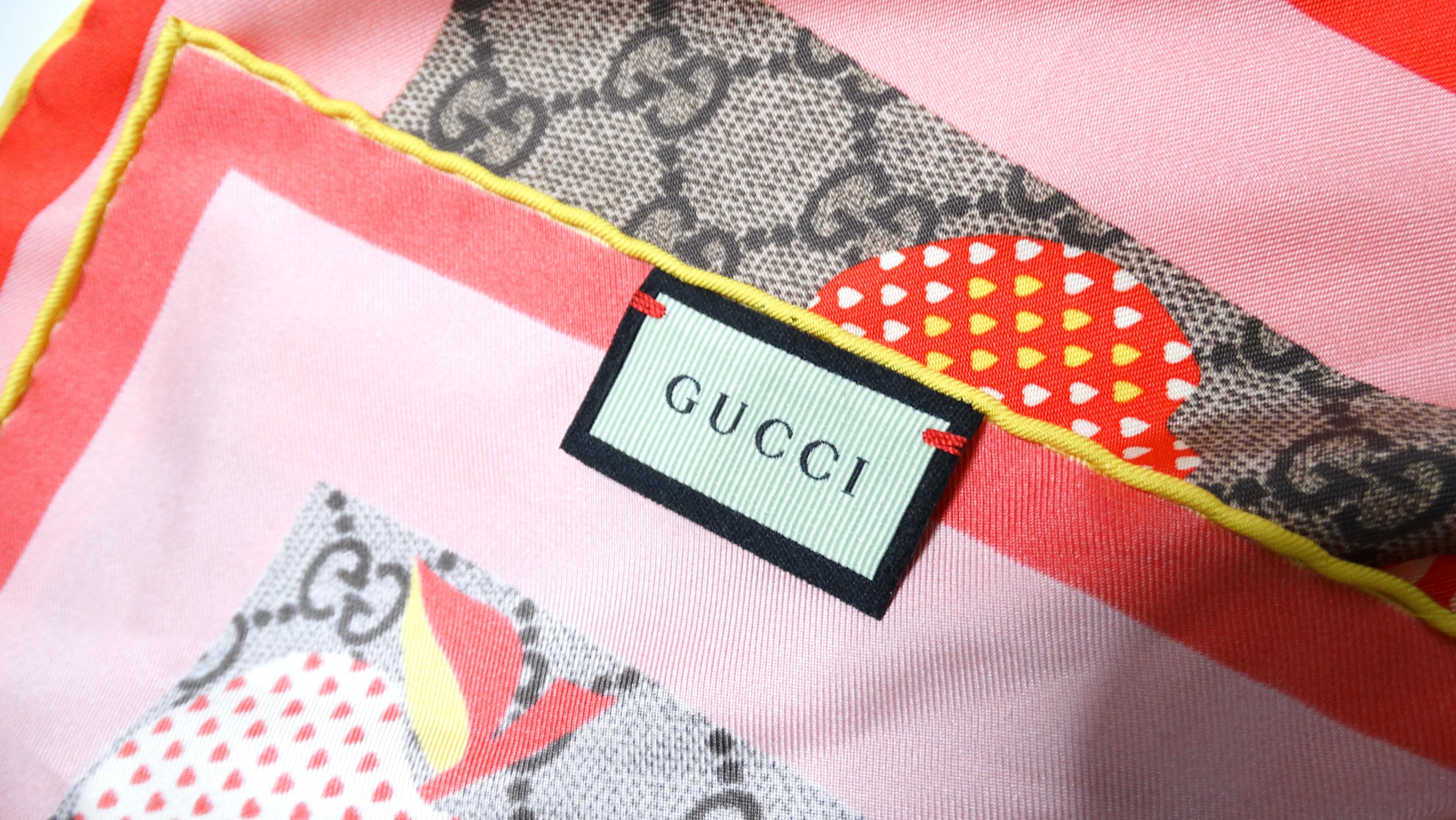 Donna Sciarpa in seta con stampa Monogram di Gucci Les Pommes Mele e Cuori in vendita