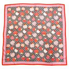 Pañuelo de seda con monograma estampado Gucci Les Pommes Manzanas y Corazones