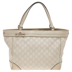 Gucci Guccissima Medium Mayfair Tragetasche aus Leder mit Schleife in Hellbeige Guccissima