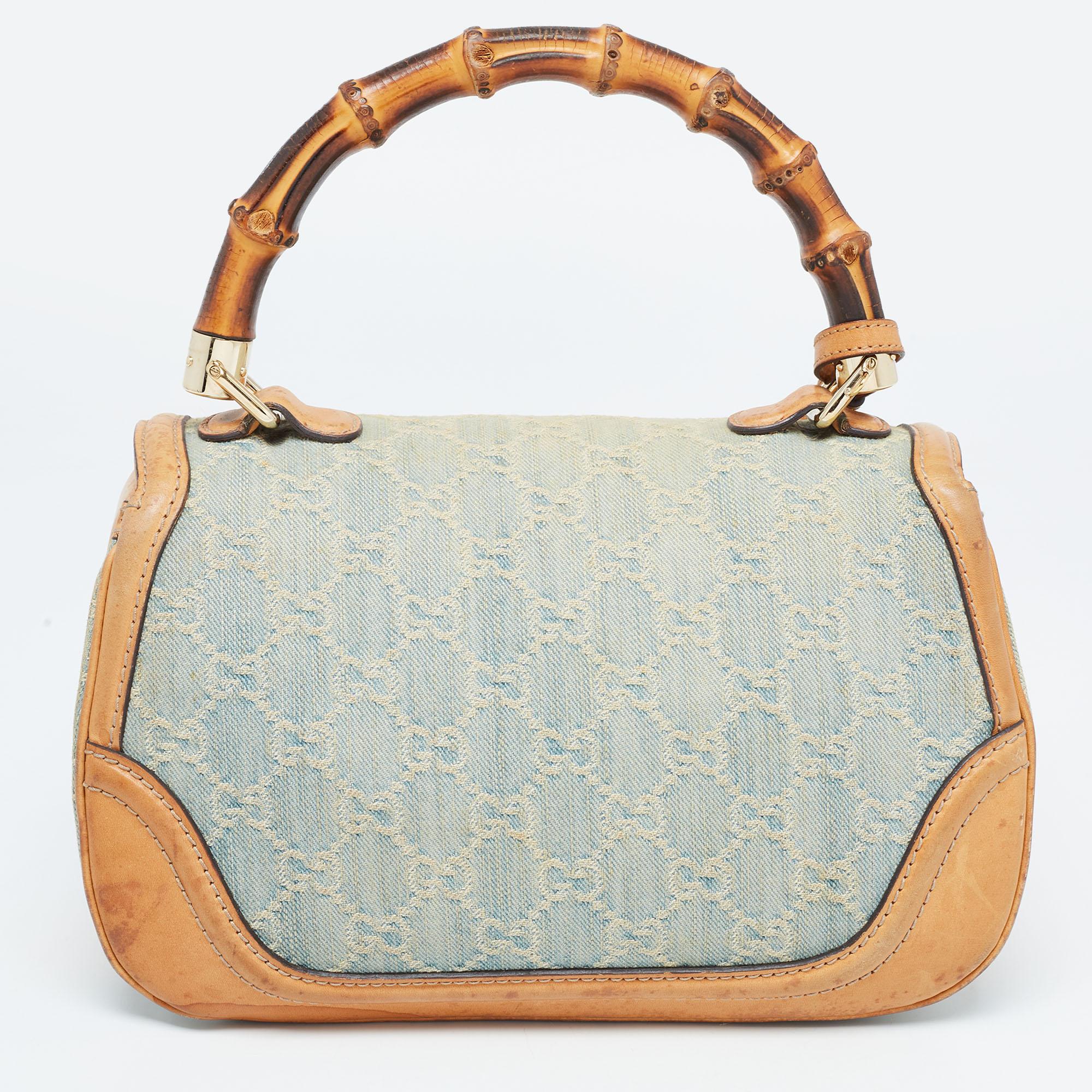 Exuding unparalleled elegance and sophistication, this bag is made from the finest material in a gorgeous hue. While the roomy interior offers ample space, the top handle allows you to carry it with much elegance.

