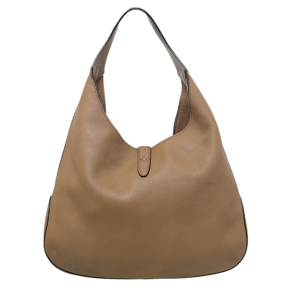Este bolso Gucci nunca te fallará. Fabricado en piel en Italia, este magnífico número tiene el característico cierre en tono plateado que se abre a un espacioso interior de ante. Con una sola asa, esta bolsa es ideal para el uso diario.

Incluye: