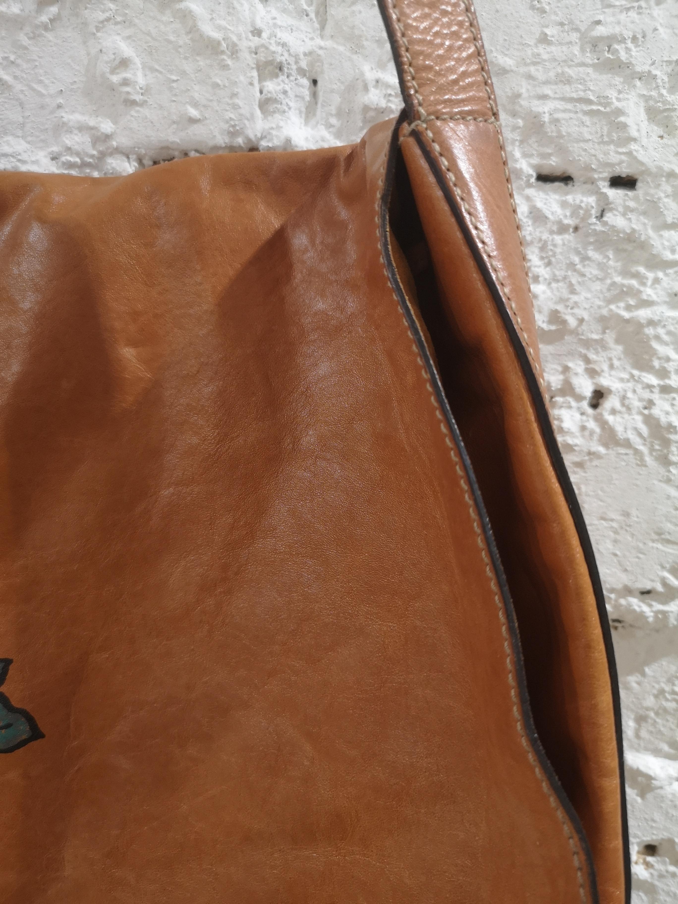 Gucci light brown leather roses shoulder crossbody bag 
Measurements: 43 x 50 cm