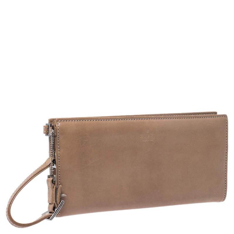 Gucci Light Brown Leather Wristlet Wallet In Good Condition In Dubai, Al Qouz 2