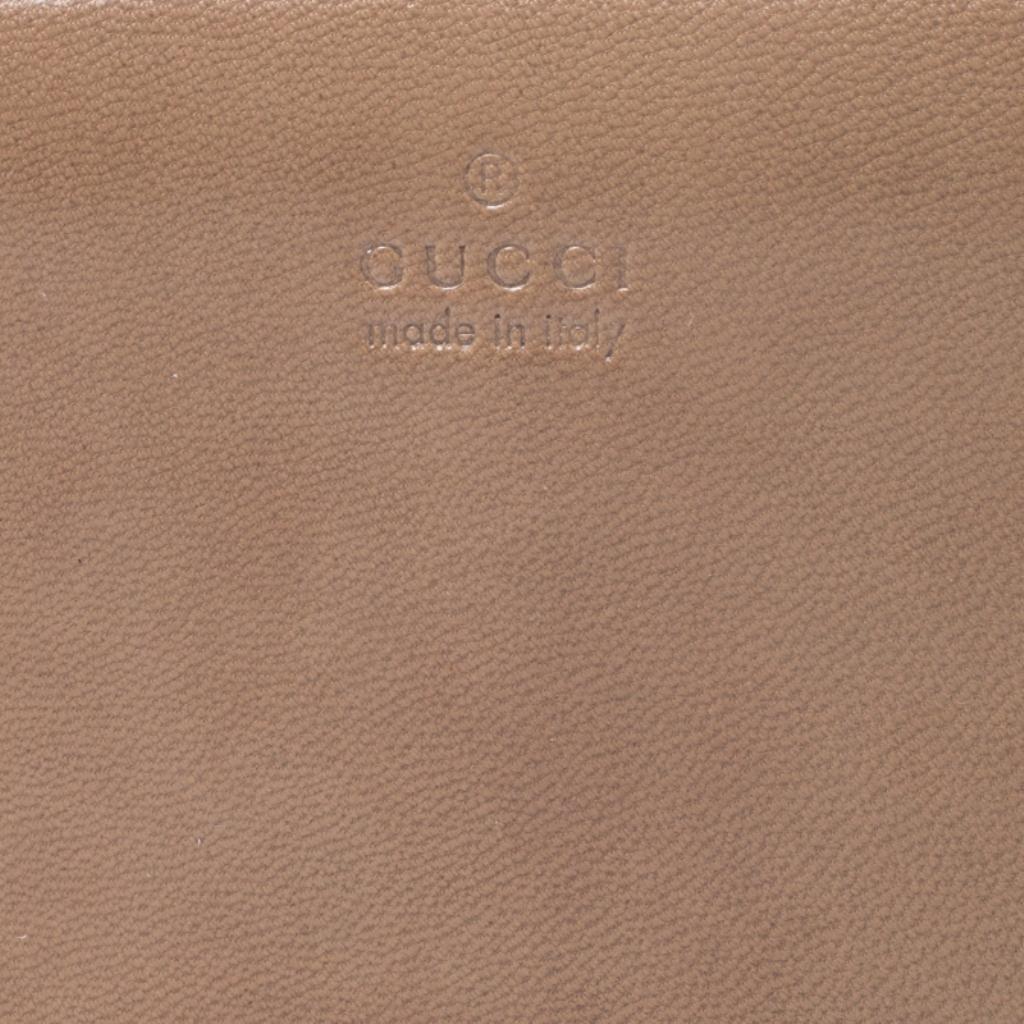 Gucci Hellbraune Leder-Armband-Brieftasche im Angebot 4