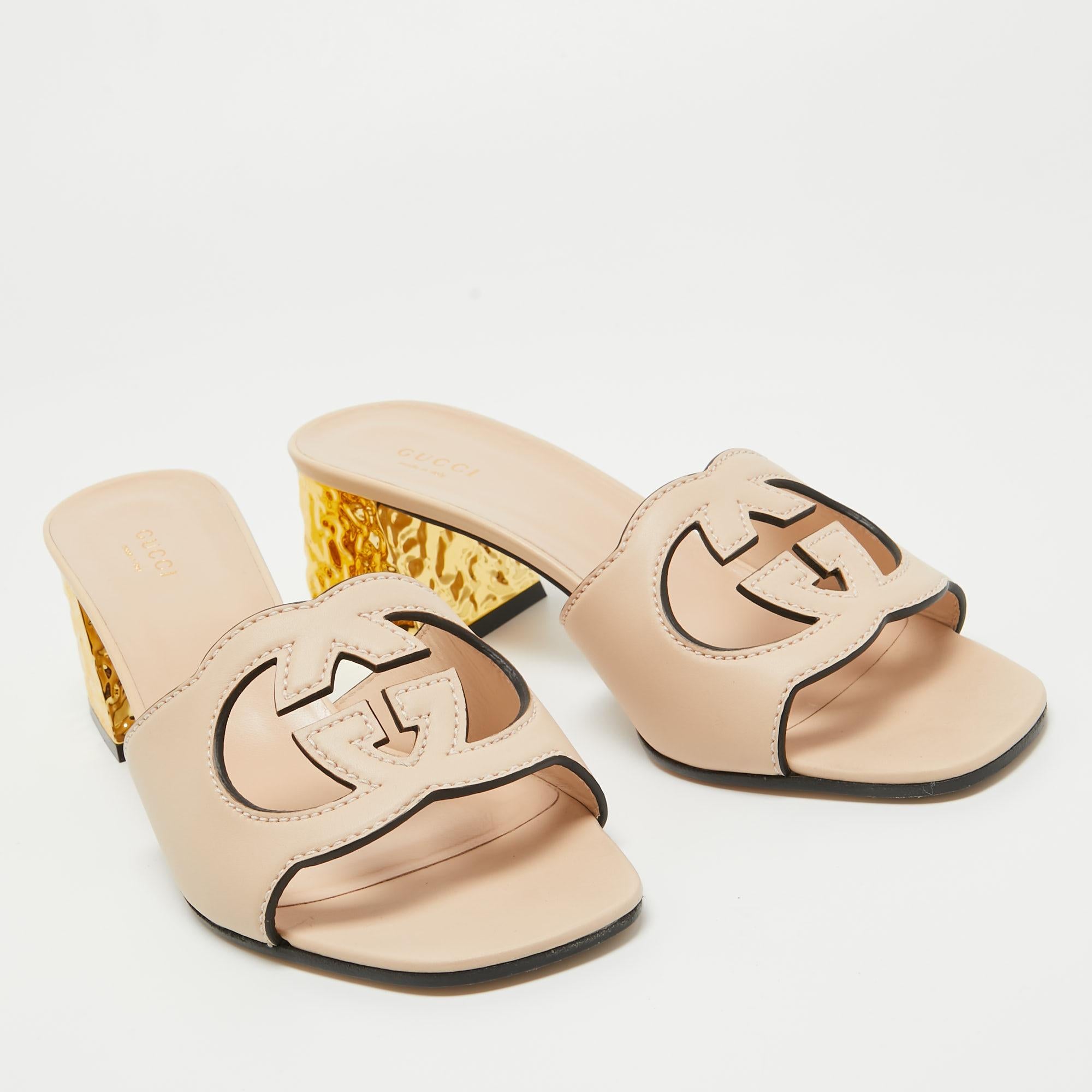 Gucci Light Pink Leather Cut Out Interlocking G Slide Sandals Size 41.5 In Good Condition In Dubai, Al Qouz 2