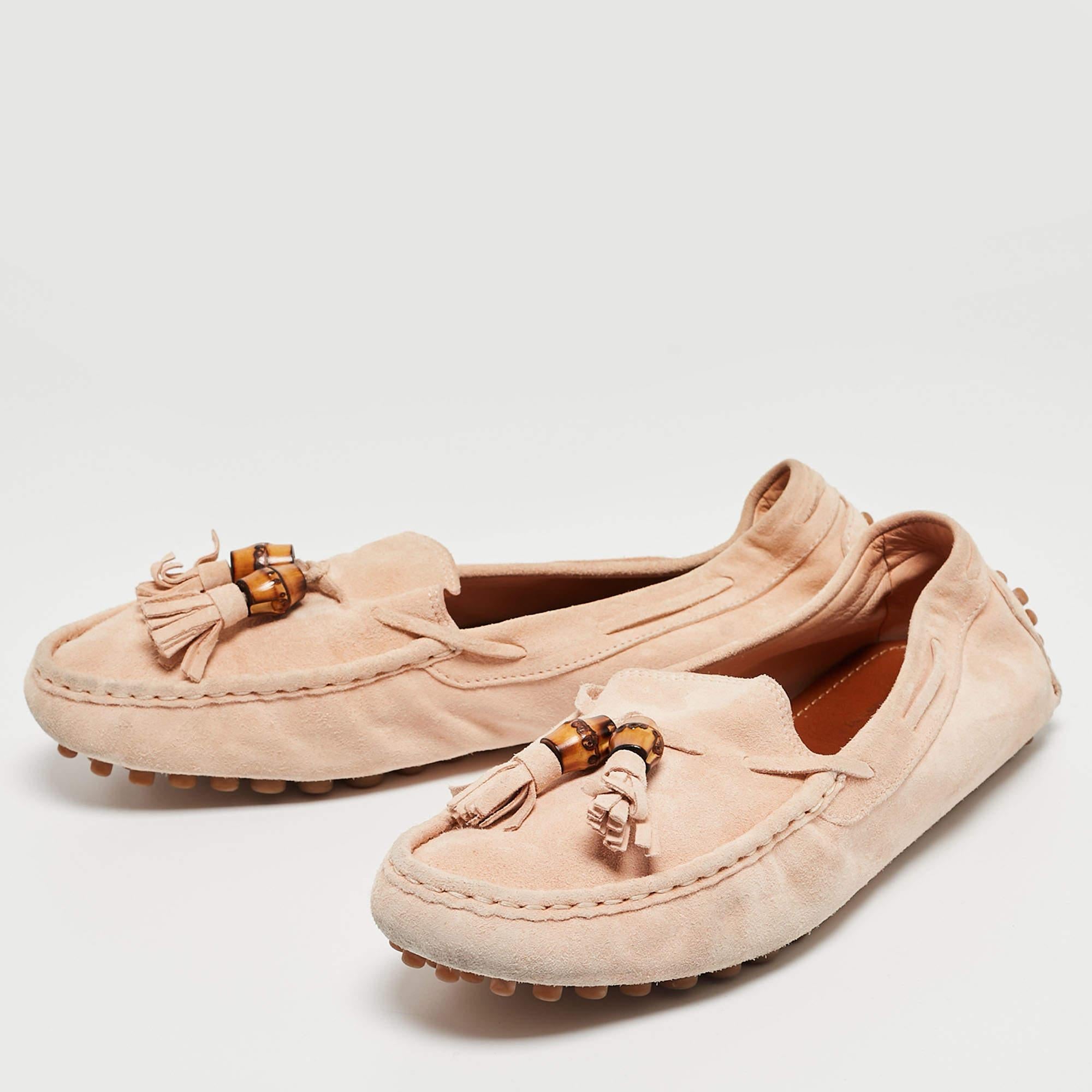 Gucci Light Pink Suede Bamboo Tassel Slip On Loafers Size 37.5 In Good Condition For Sale In Dubai, Al Qouz 2