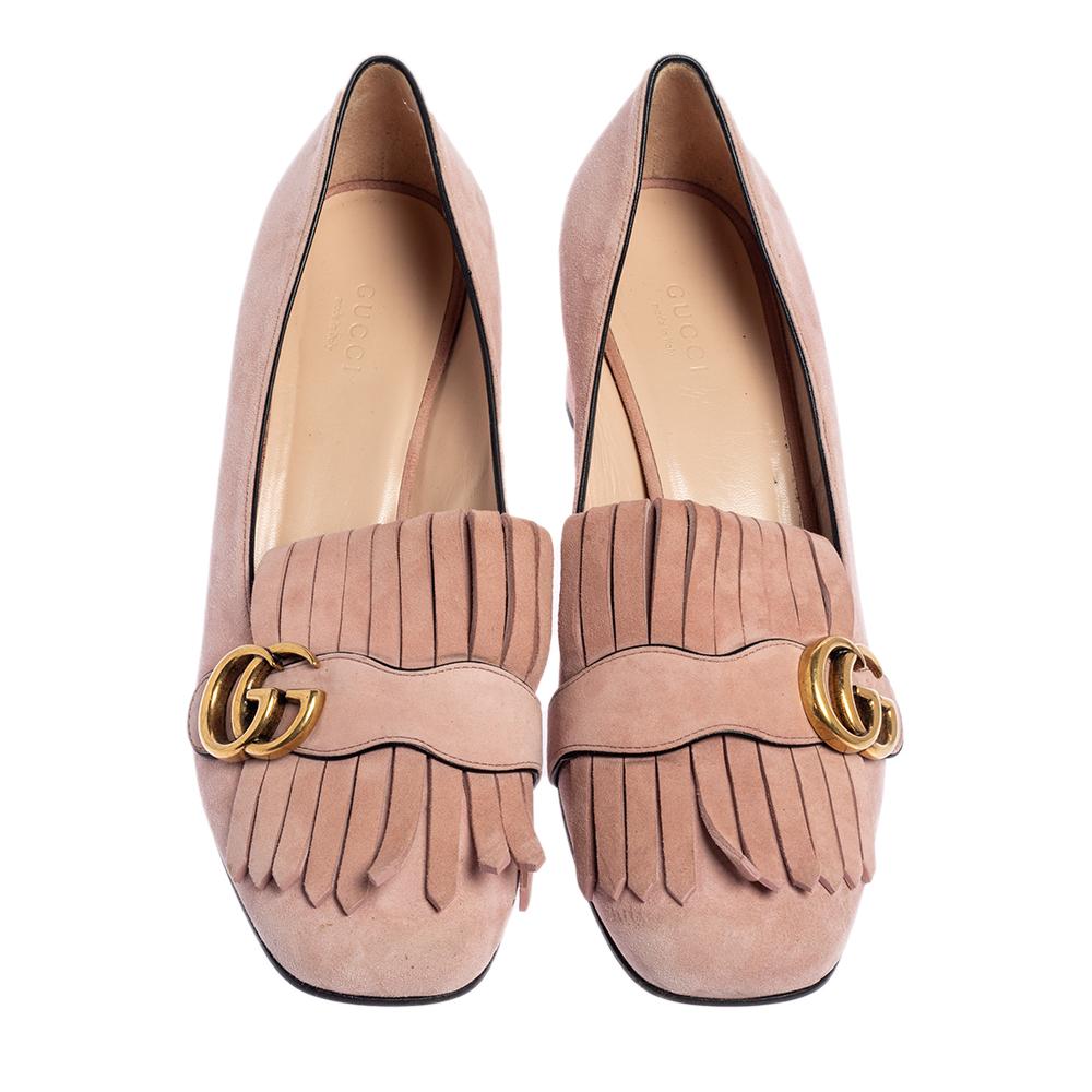 This pair of pumps by Gucci is a buy to wear and treasure. The GG Marmont pumps have been crafted from suede and styled with folded fringes with the brand's signature GG on the uppers. Square toes and a set of block heels complete the