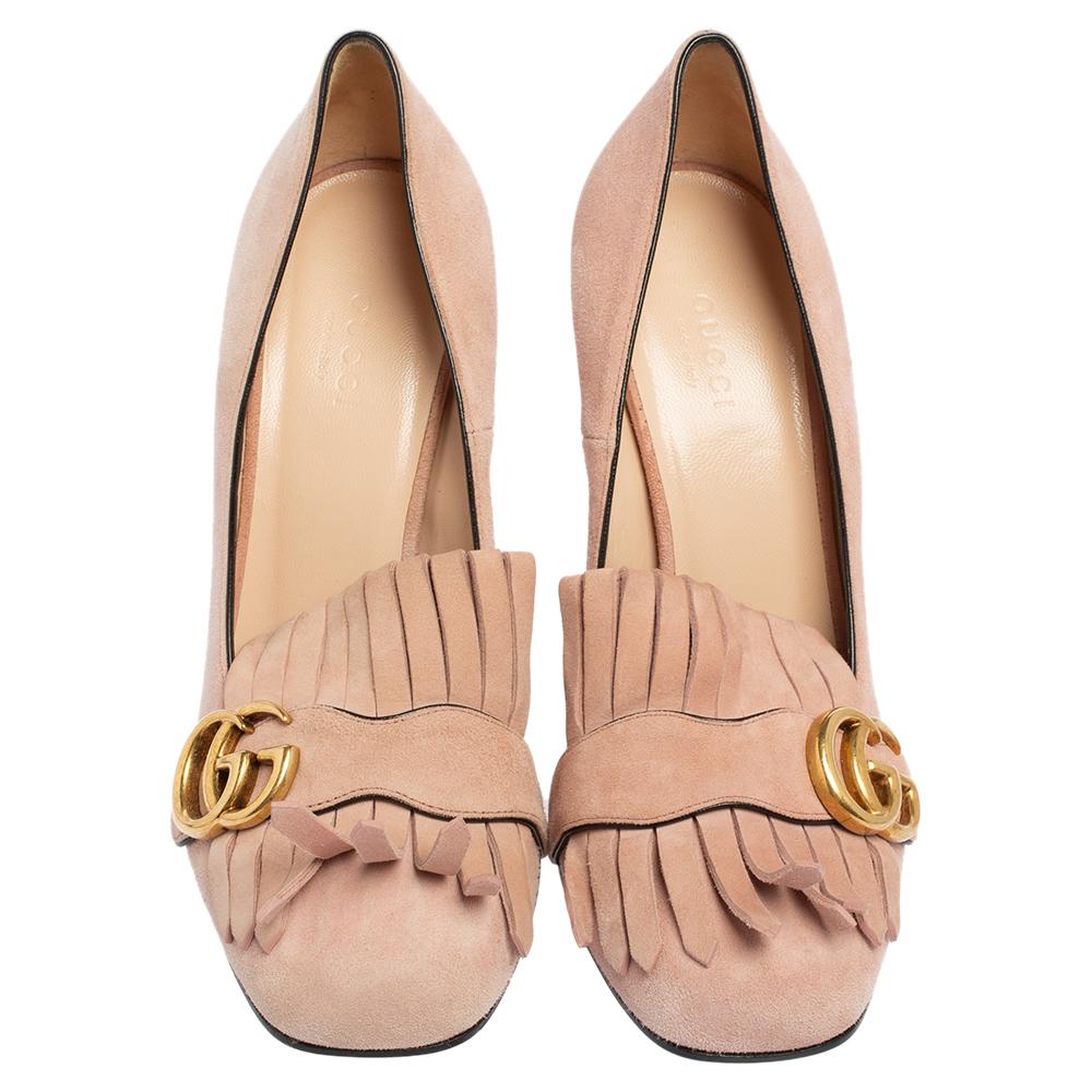 This pair of pumps by Gucci is a buy-to-wear and treasure. The GG Marmont pumps have been crafted from suede and styled with folded fringes with the brand's signature GG on the uppers. Square toes and a set of block heels complete the