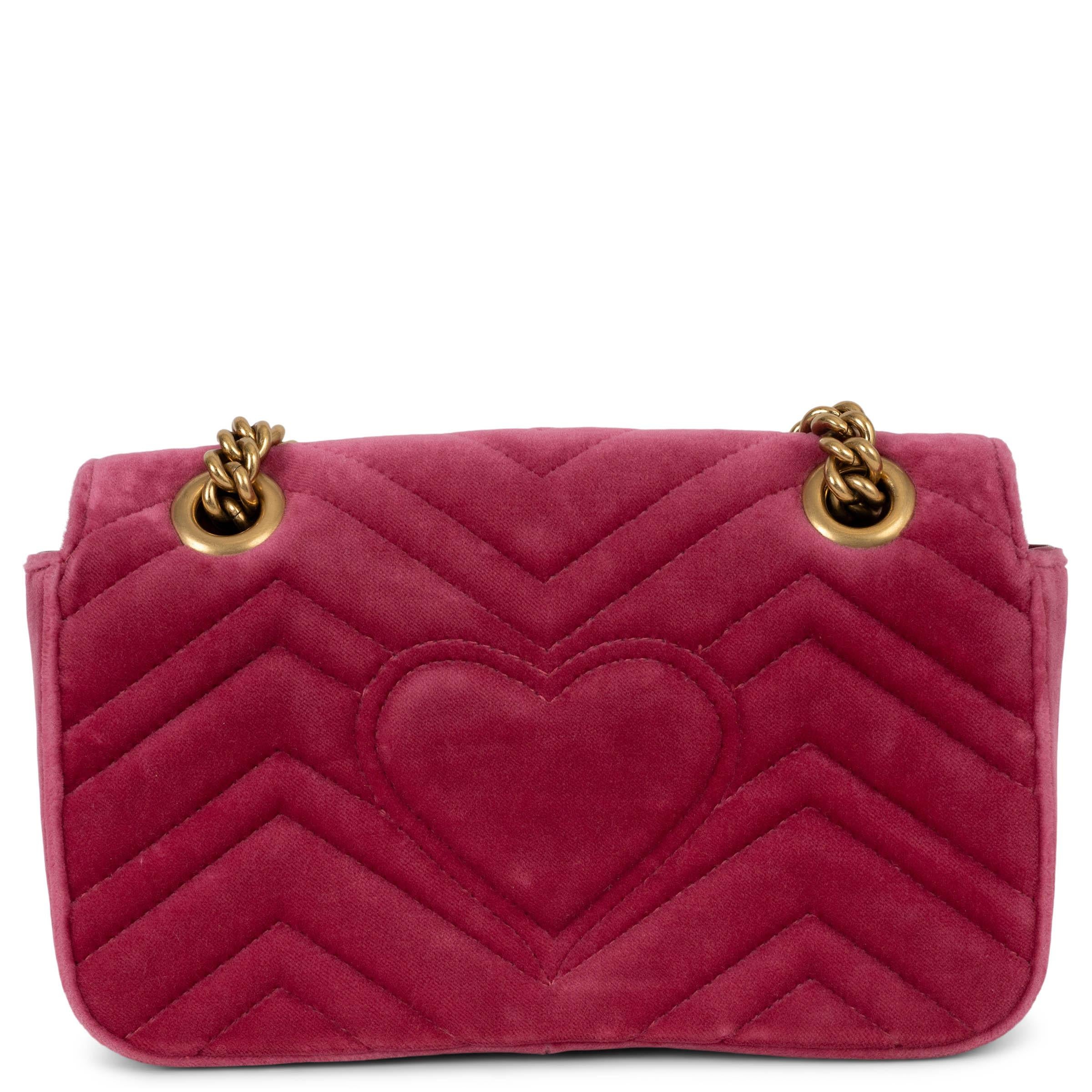 GUCCI Rosa frambuesa claro GG MARMONT SMALL VELVET Bolso de hombro en Bueno estado para la venta en Zürich, CH