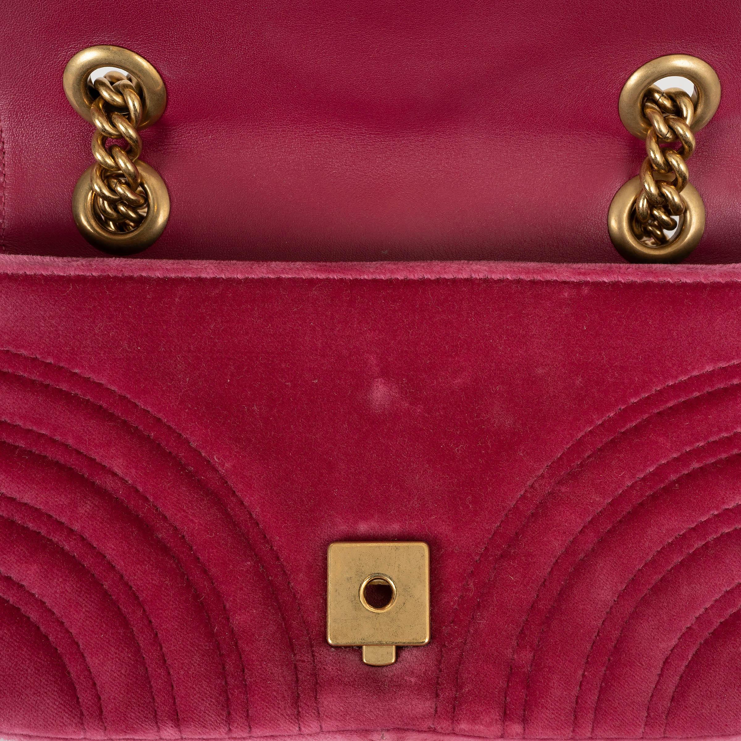 GUCCI Rosa frambuesa claro GG MARMONT SMALL VELVET Bolso de hombro en venta 2