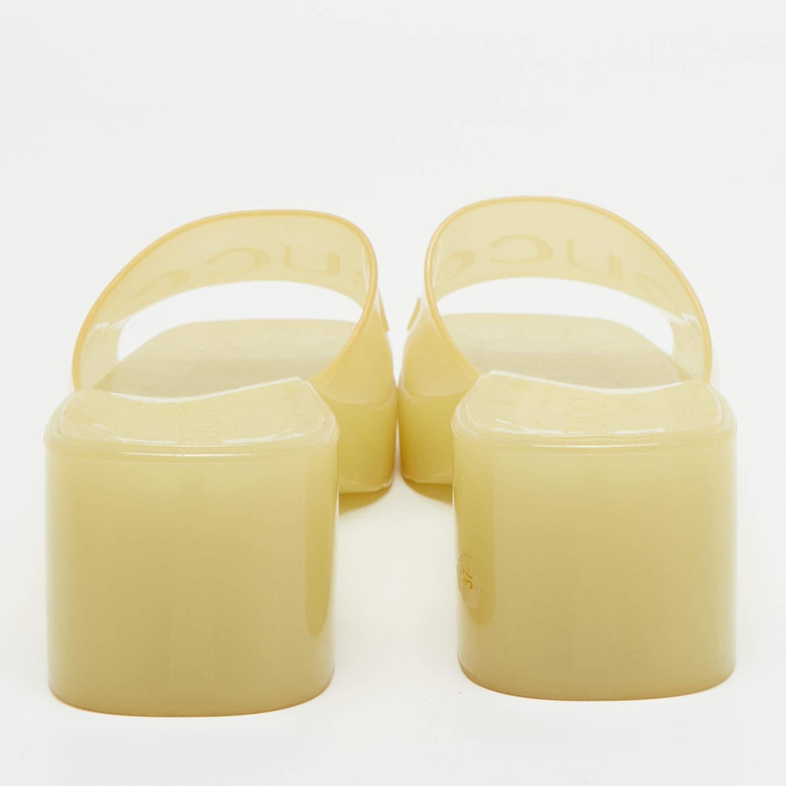 Women's Gucci Light Yellow Rubber Logo Embossed Slide Sandals Size 37 For Sale