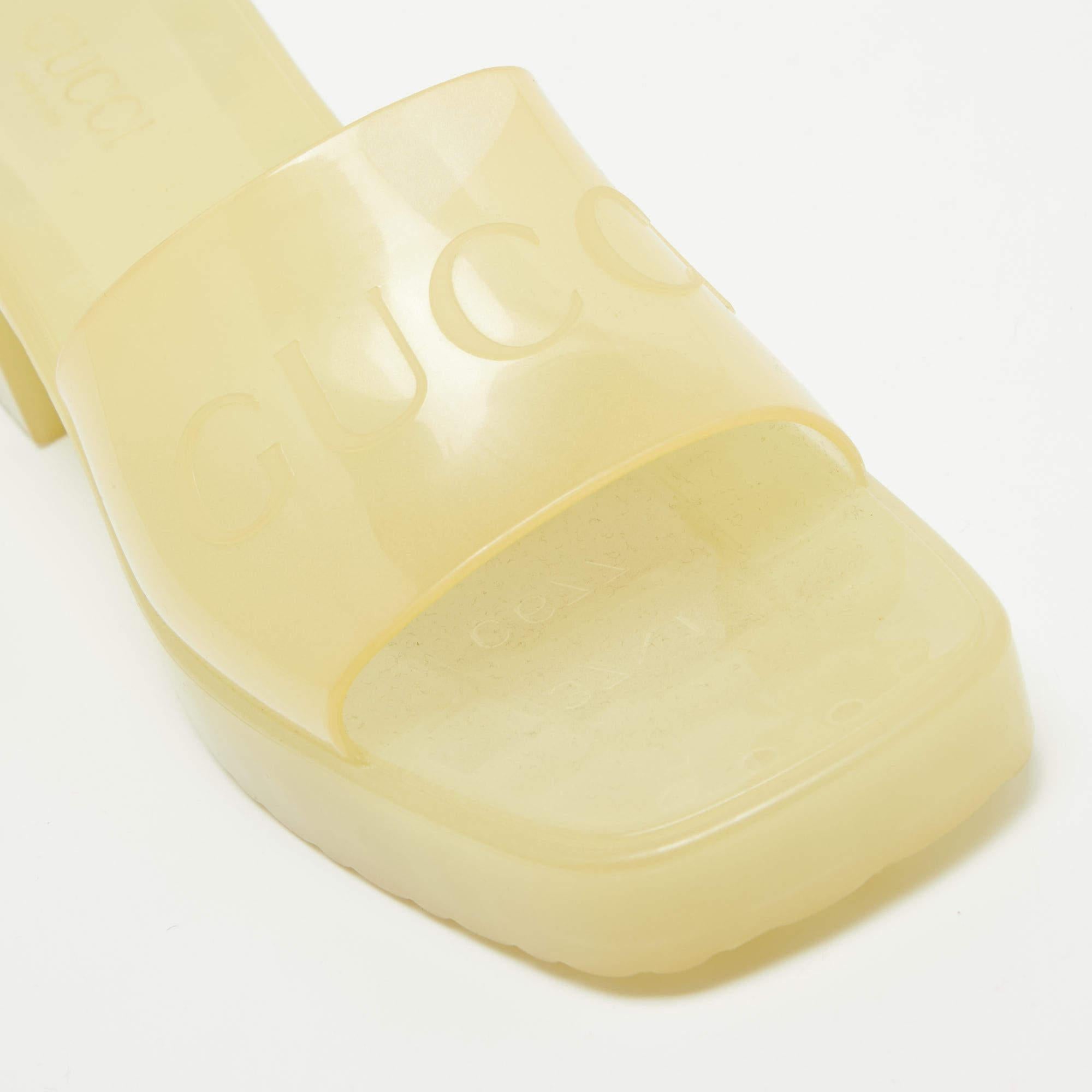 Gucci Light Yellow Rubber Logo Embossed Slide Sandals Size 37 For Sale 3
