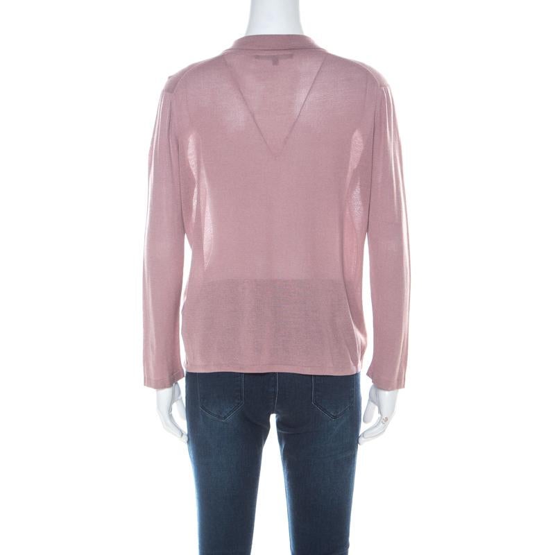 Your search for a chic and stylish top ends with this lovely one from Gucci. This top is made of 100% silk and features a deep neckline and long sleeves. The Italian creation can be paired with a variety of jeans to make a statement without