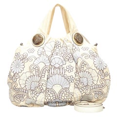 GUCCI Limitierte Auflage Exotische Pythonhaut bestickte cremefarbene Handtasche mit Wappen
