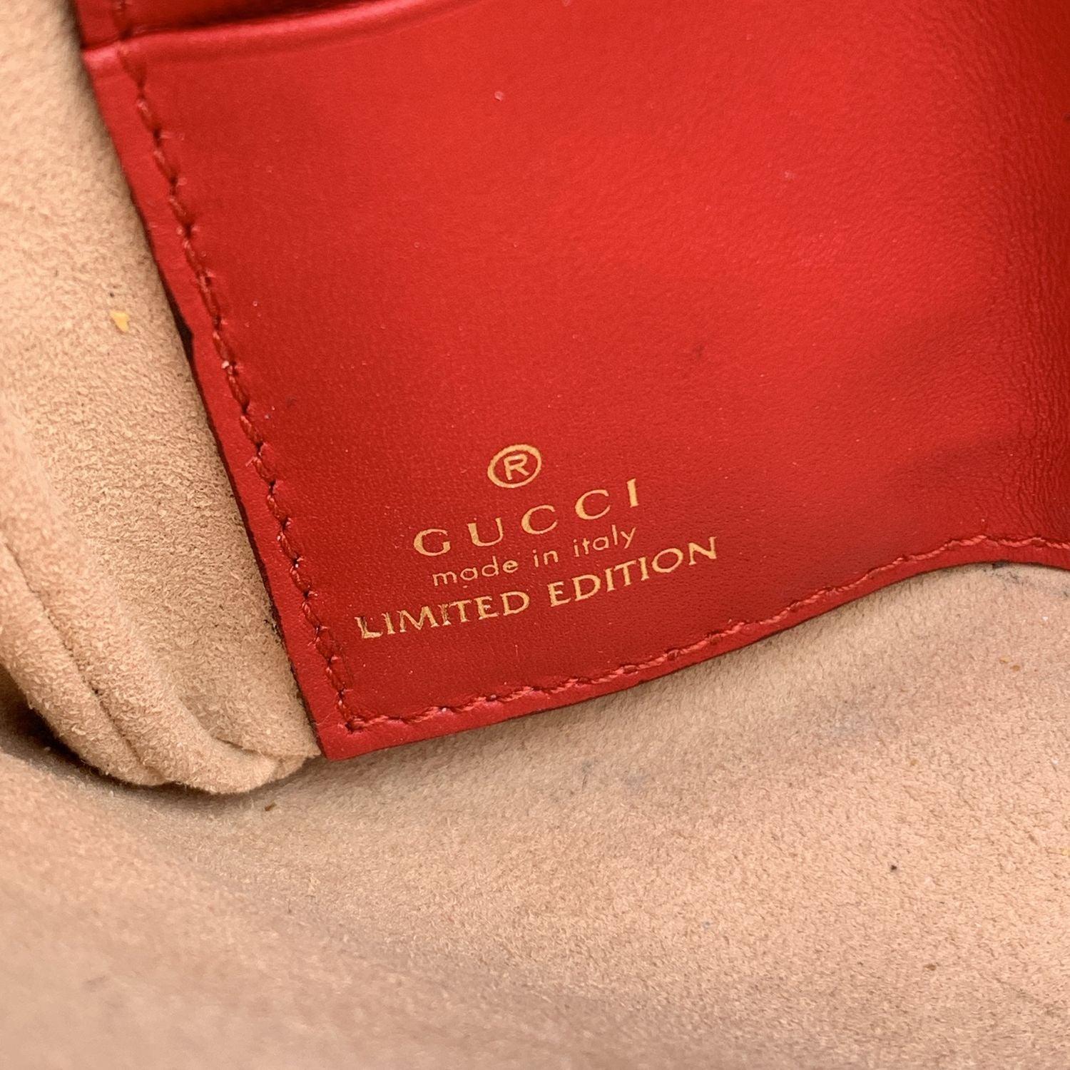 Gucci Limited Edition GG Supreme Kingsnake Heart Pochette Bag In Excellent Condition In Rome, Rome