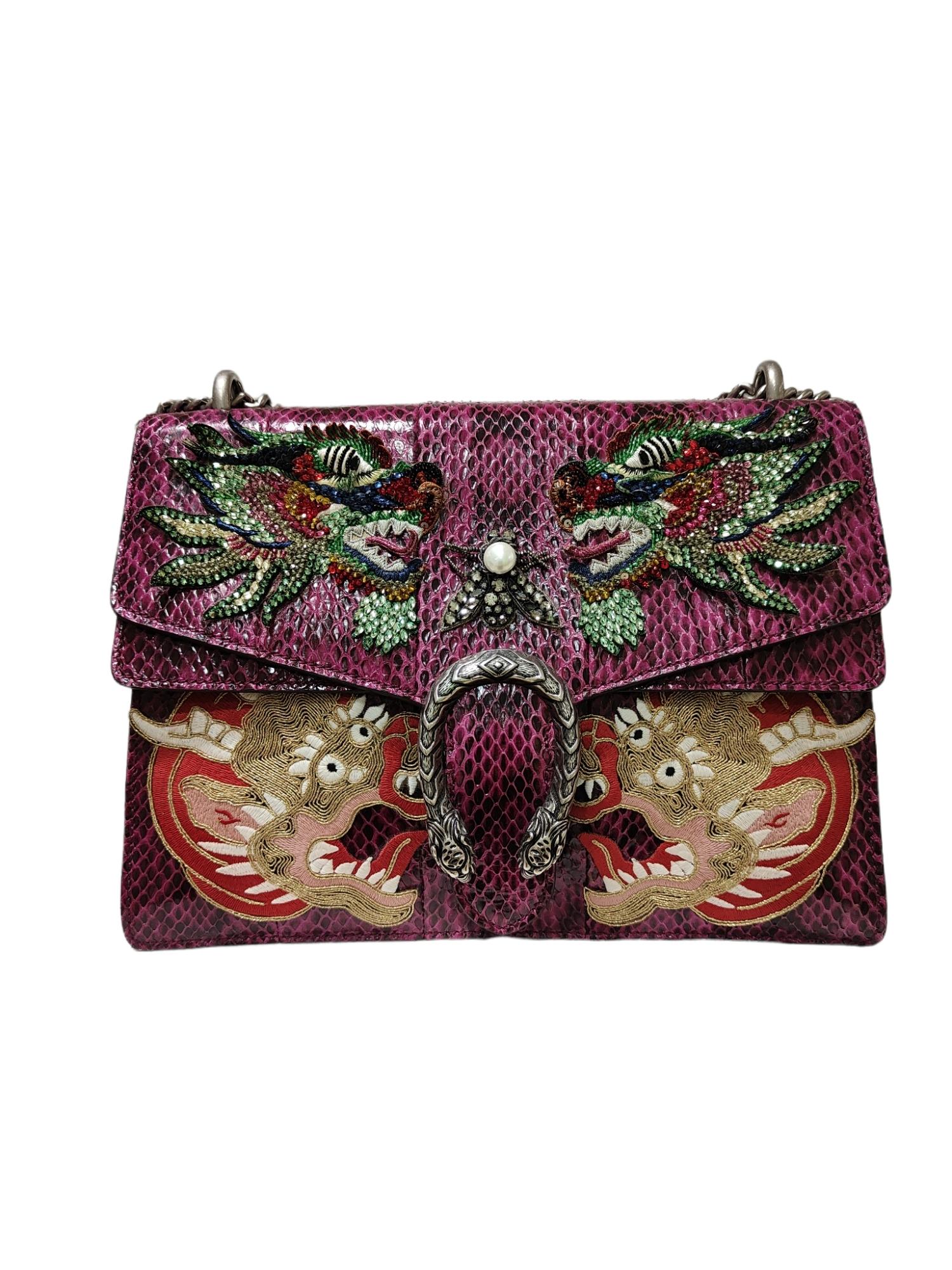 Gucci Limited Edition python skin Dionysus shoulder bag
perfect conditions
embellished with patterns, swarovski and faux pearl
29,5*21 cm, 10 cm depth
