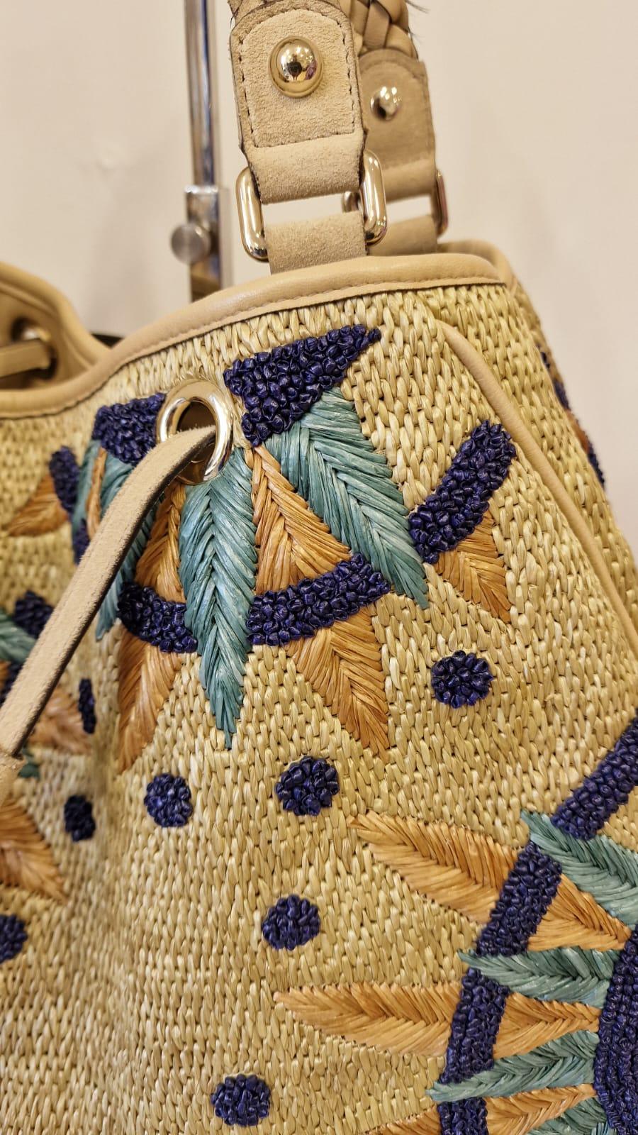 Gucci Limited edition rattan suede flowers bamboo shoulder bag In Excellent Condition For Sale In Capri, IT