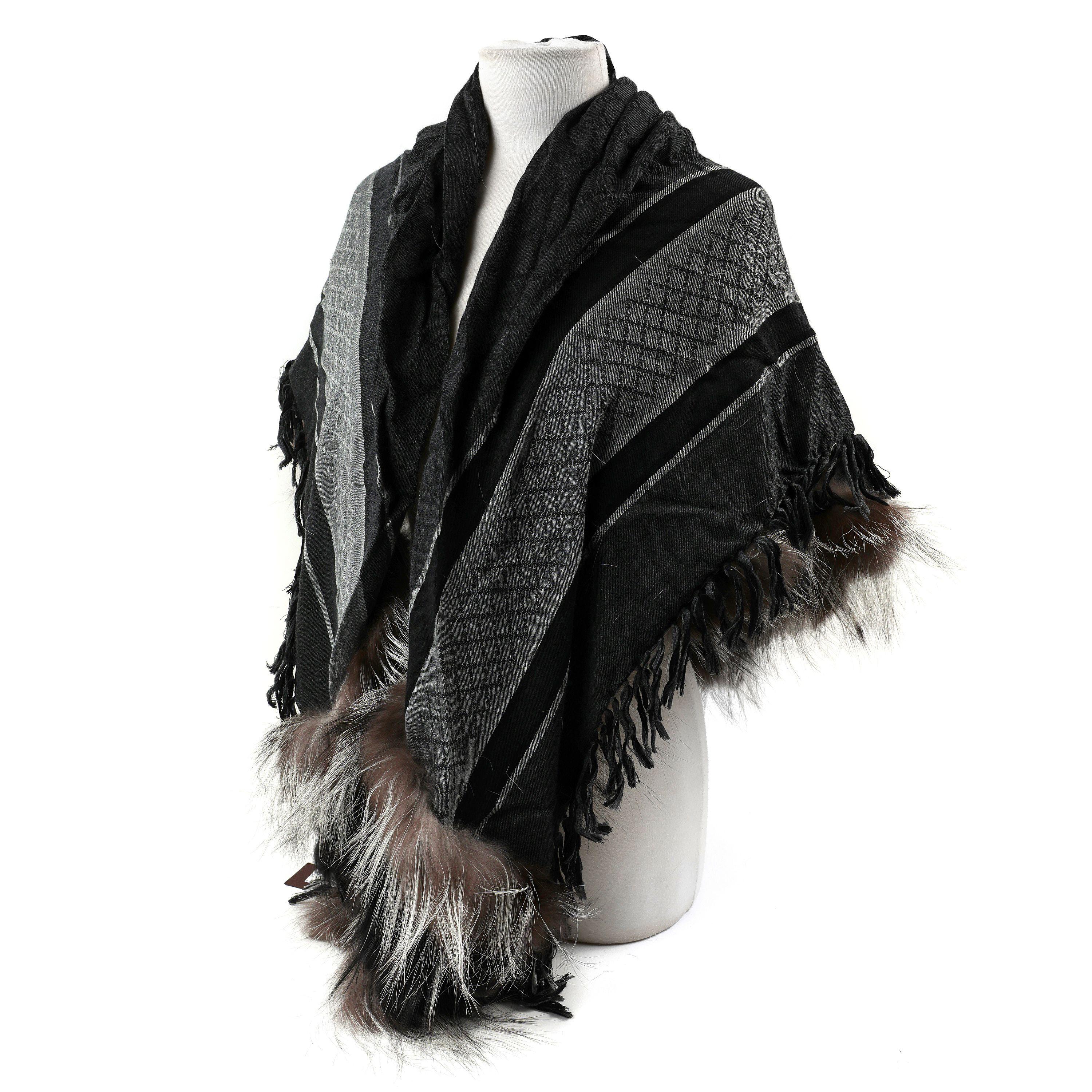 Gucci Limited Release Navy Fox Fur Trim Shawl Scarf In New Condition For Sale In Palm Beach, FL