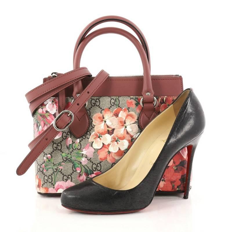 This authentic Gucci Linea A Convertible Tote Blooms Print GG Coated Canvas Mini is an elegant bag perfect for everyday casual looks. Crafted in khaki GG coated canvas with pink blooms print overlay and leather trims, this tote features dual-rolled