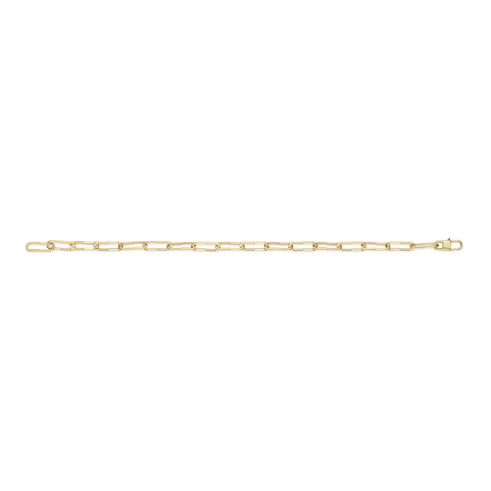 18ct Yellow Gold
Chain Link 
Width - 1.8mm
Length - 16cm
Made In Italy

The collection features genderless and timeless jewels in geometrical shapes, with a reminiscence of the 80’s vibes. The main intent of the collection is the celebration of