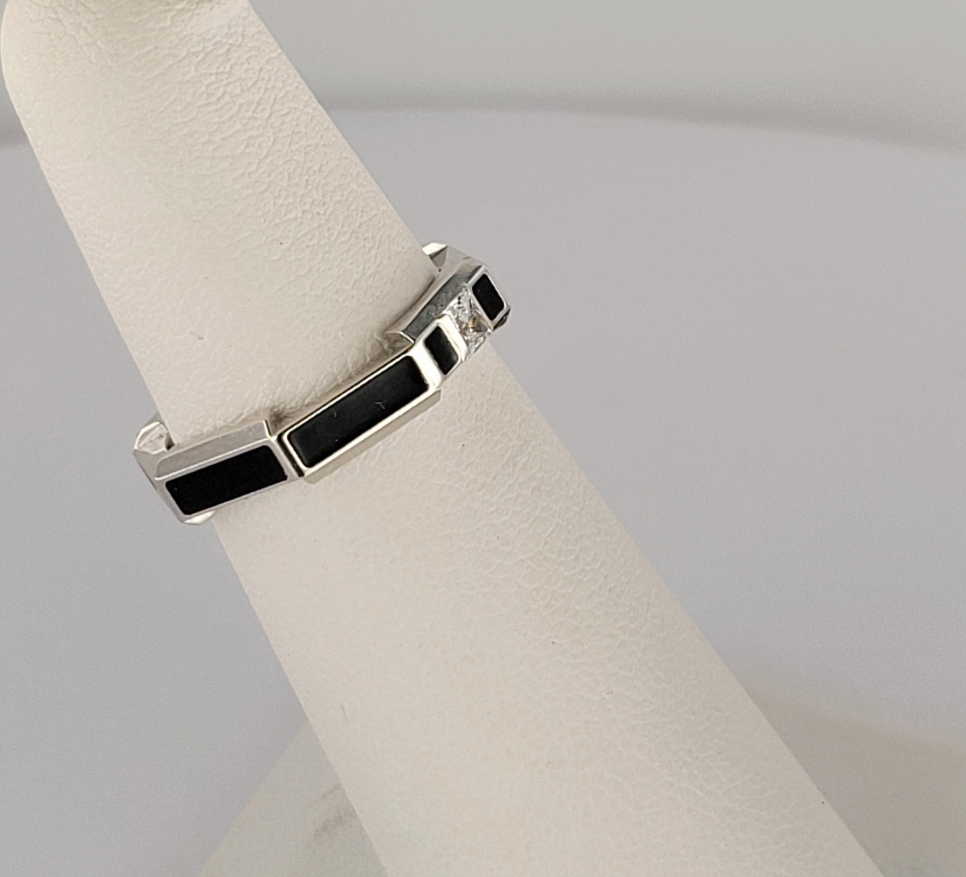 Brilliant Cut Gucci Link To Love White Gold & Black Enamel Ring with Diamond For Sale