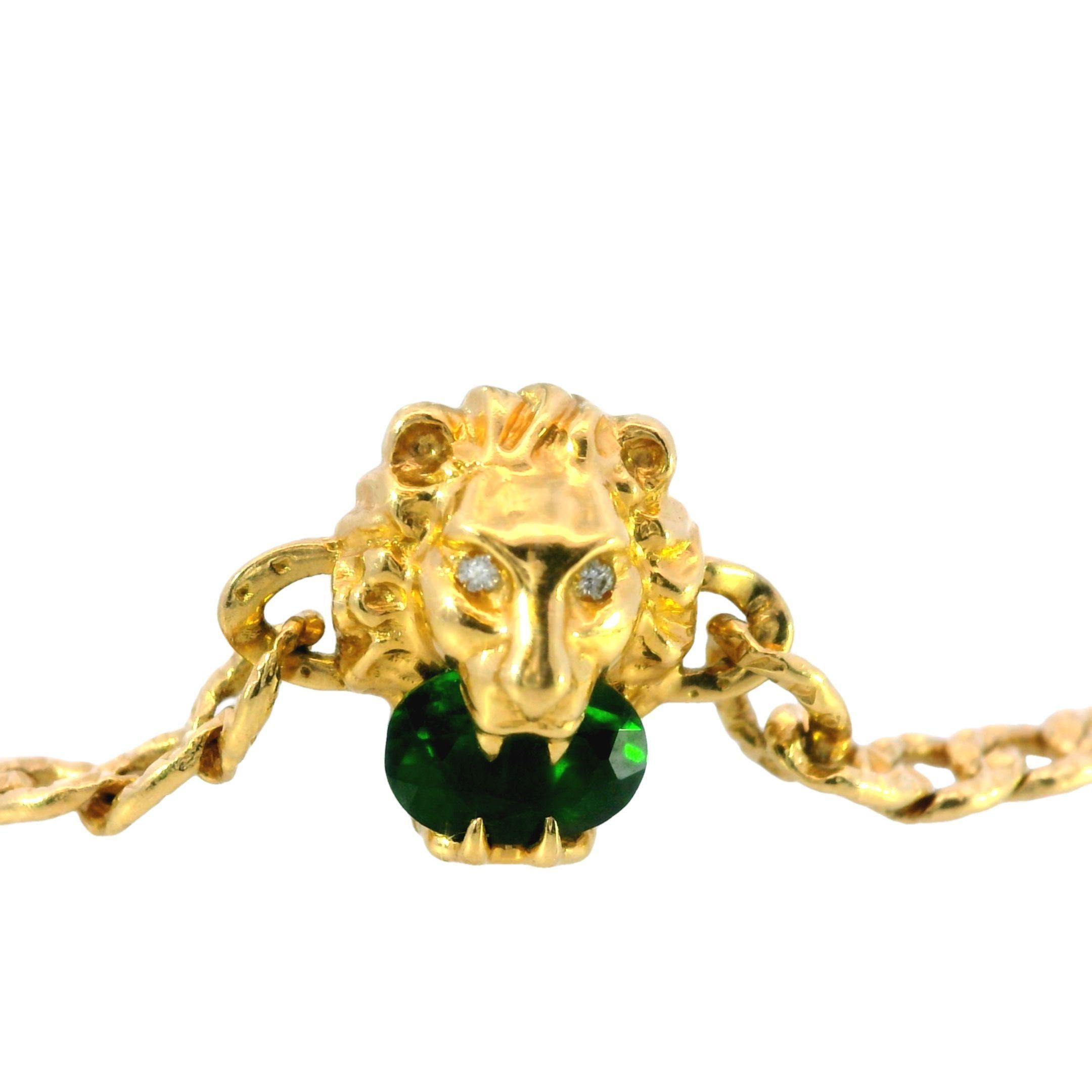 Moderne Gucci Bracelet chaîne lion avec diopside chromé en or jaune 18 carats en vente