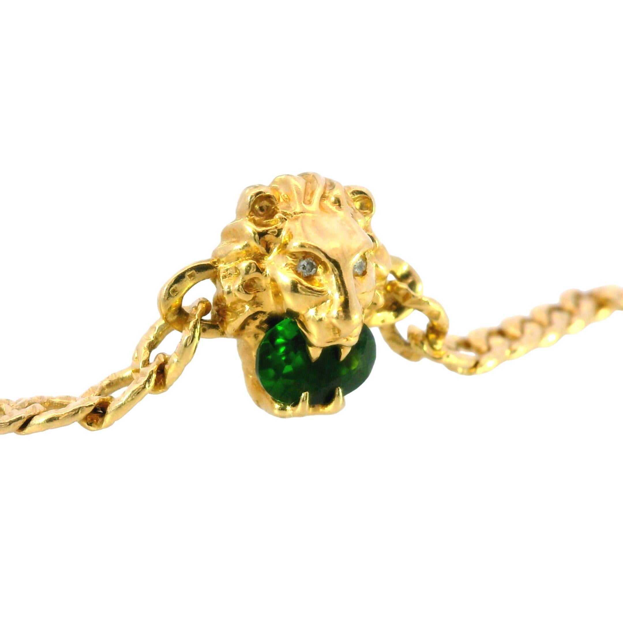 Taille ovale Gucci Bracelet chaîne lion avec diopside chromé en or jaune 18 carats en vente