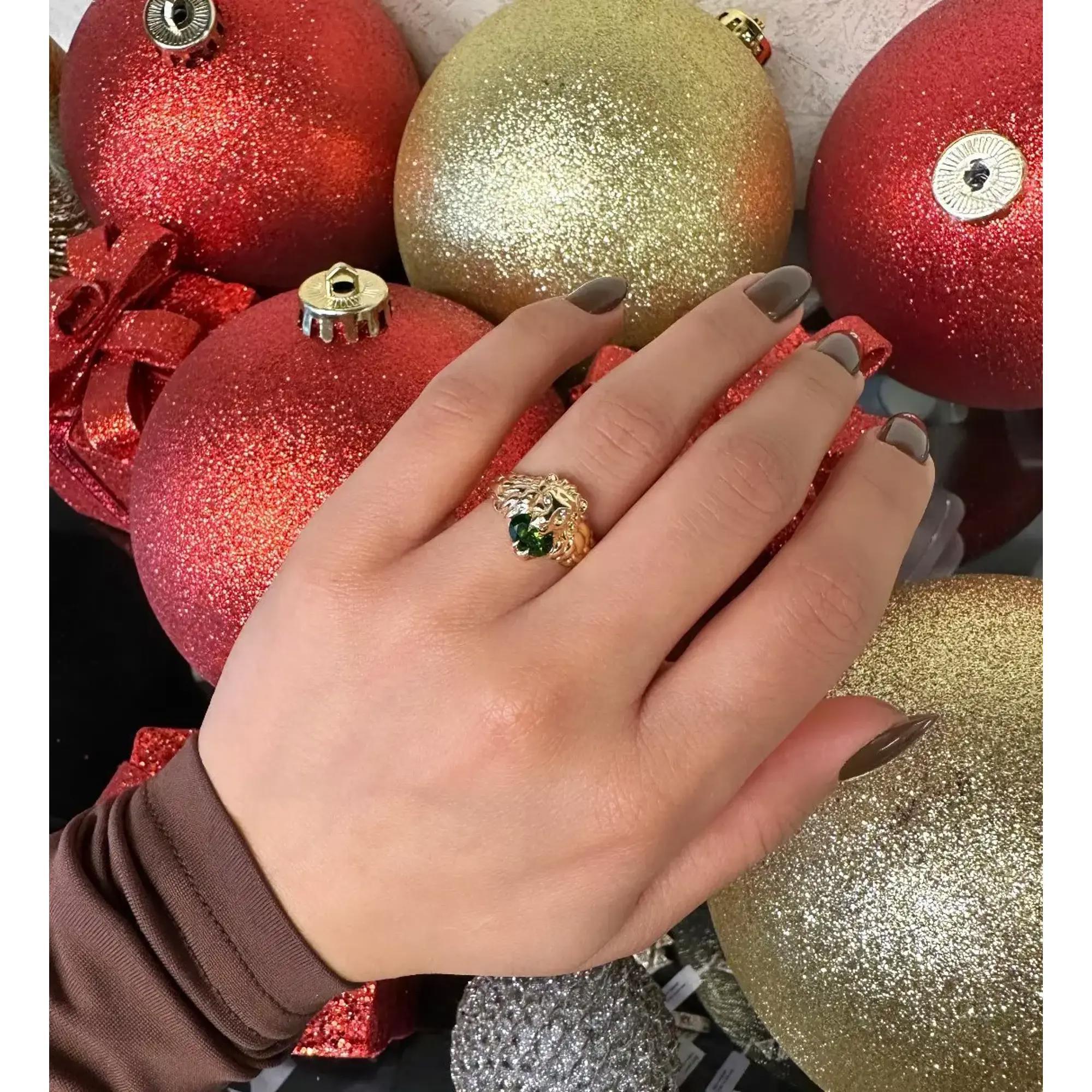 Gucci Lion Head Diamond Chrome Diopside Ring 18K Yellow Gold Size 7.25 In New Condition For Sale In New York, NY