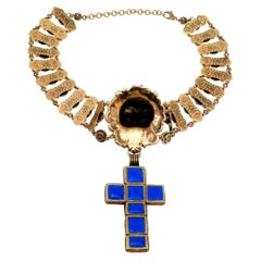 Gucci Lion Head Faux Pearl Antique Gold Tone Chunky Necklace