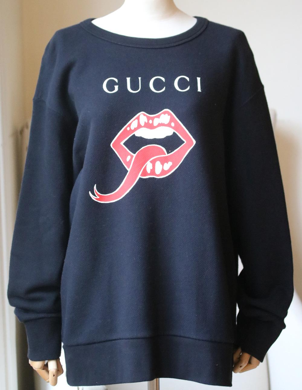 The red mouth print on the front of this black sweatshirt that echos the various punk, rock and gothic references seen in Gucci's latest collection. It's crafted from mid-weight loop-back cotton to a relaxed shape. The house's iconic motif across
