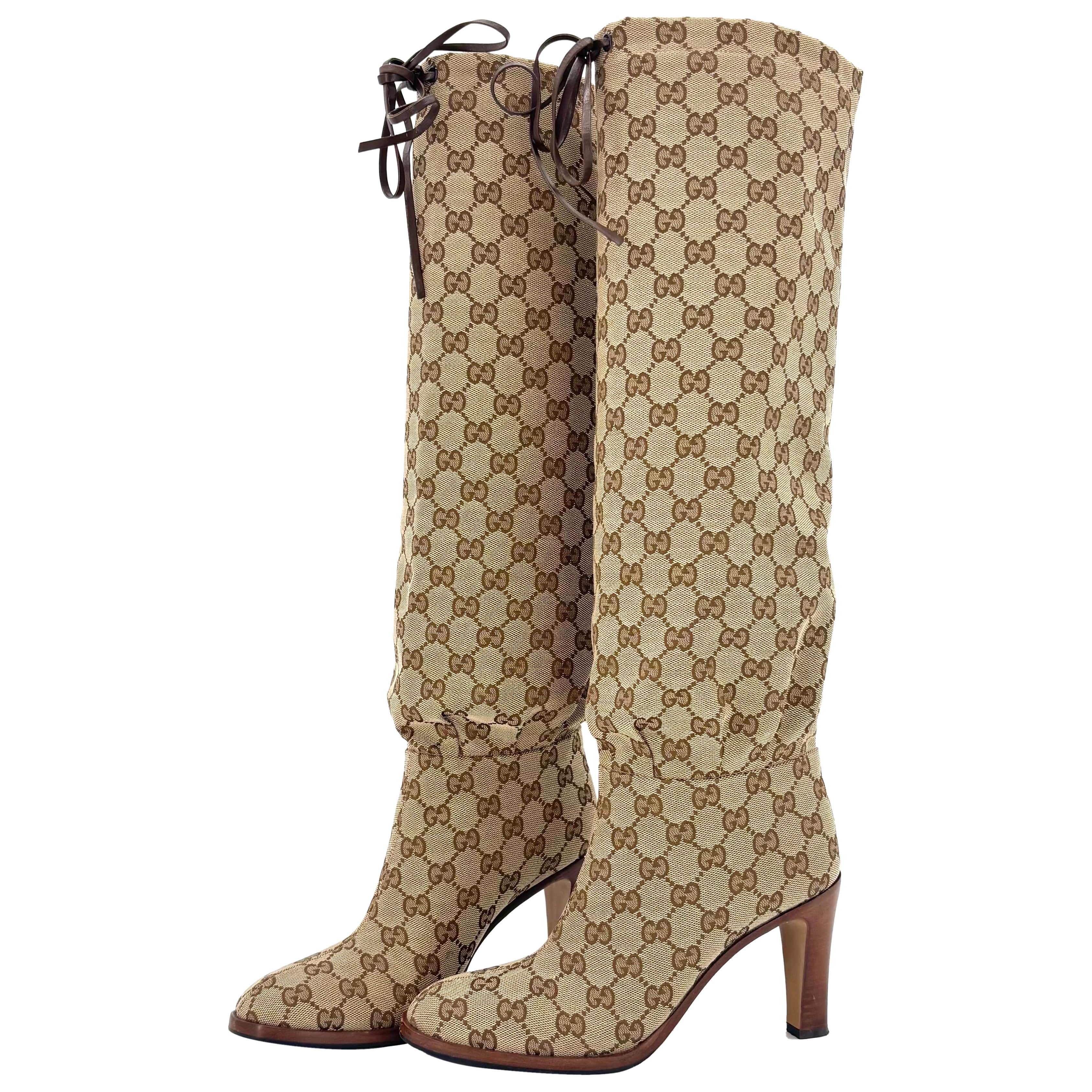 Gucci Lisa GG Monogram Print Slouch Stivali alti fino al ginocchio 38 in vendita