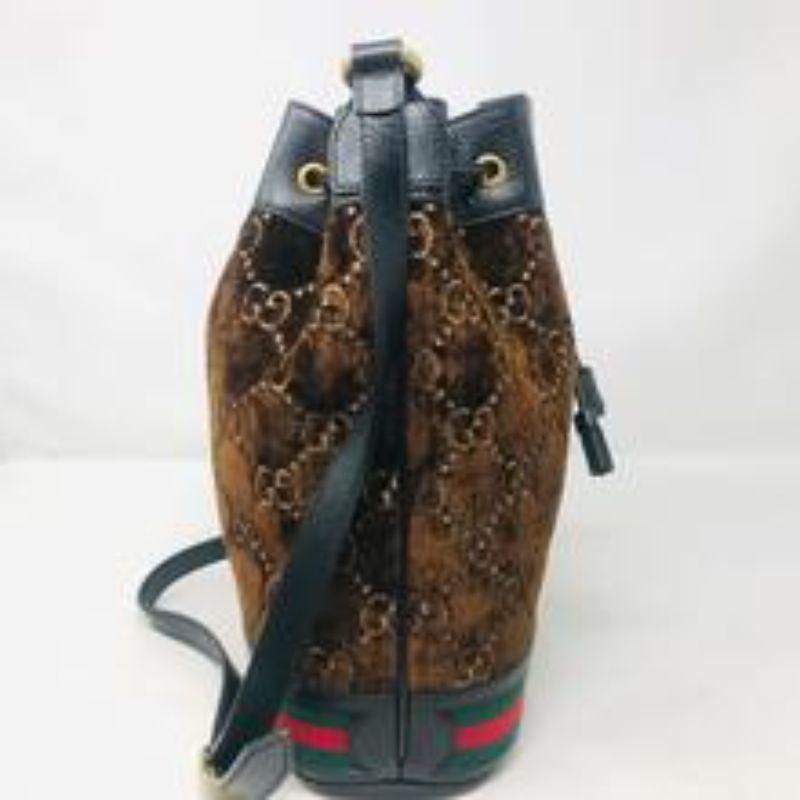 Ophia Gg Bucket Bag mit braunem Samt-Logo von Gucci (Schwarz) im Angebot